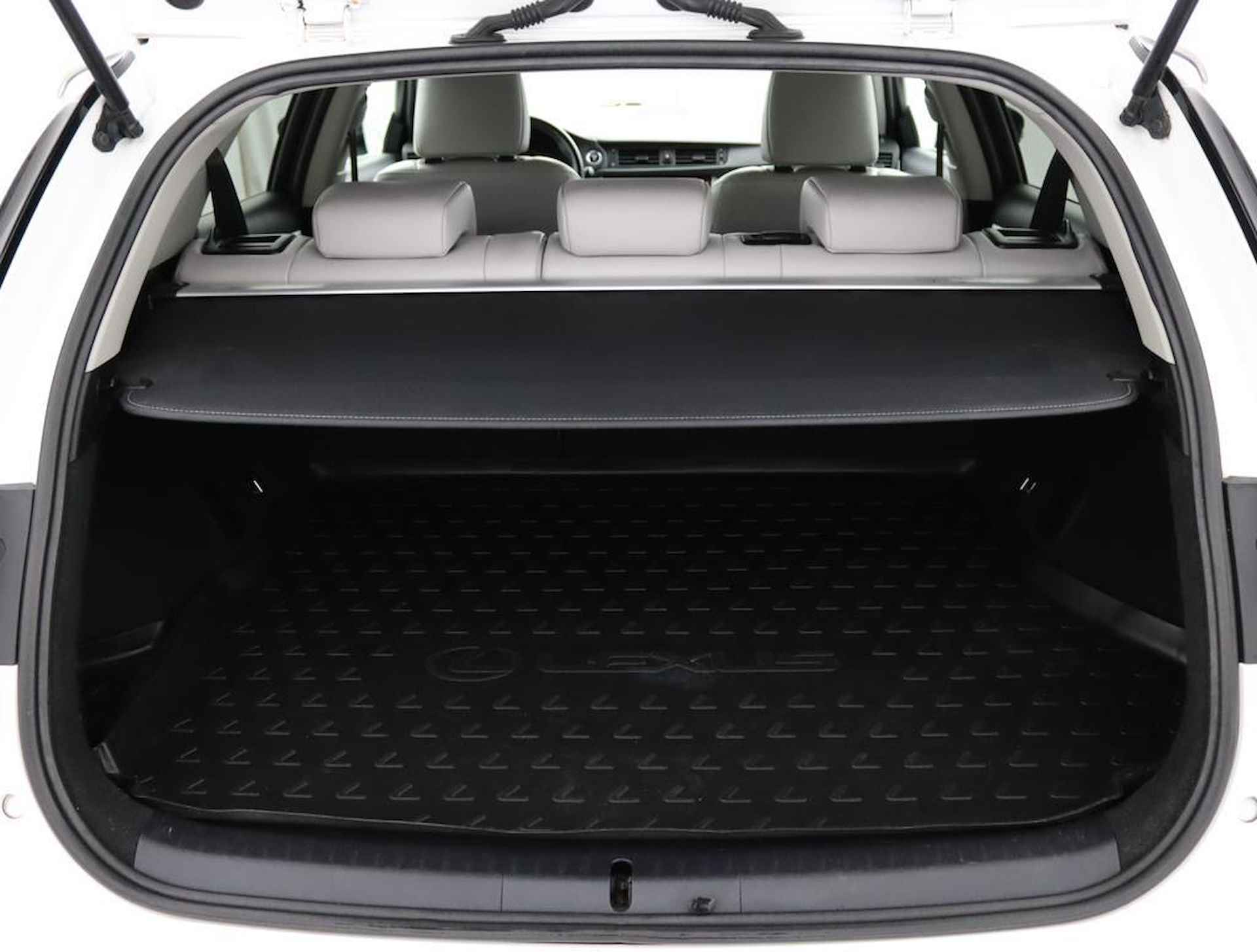 Lexus CT 200h Hybrid | Leder | Stoelverwarming | Parkeersensoren - 37/44