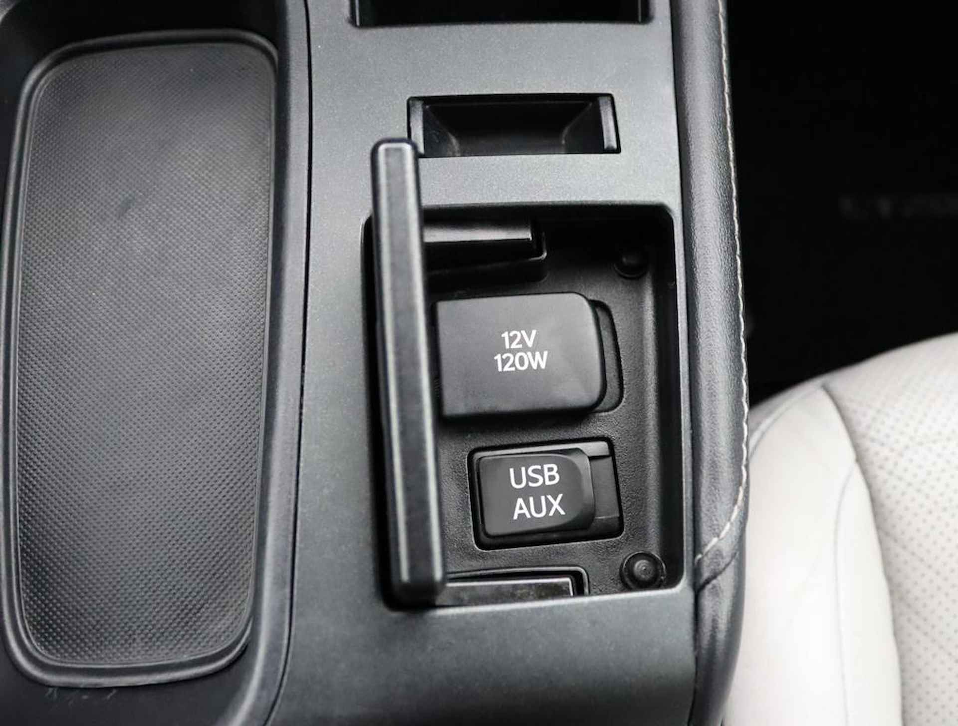 Lexus CT 200h Hybrid | Leder | Stoelverwarming | Parkeersensoren - 42/44