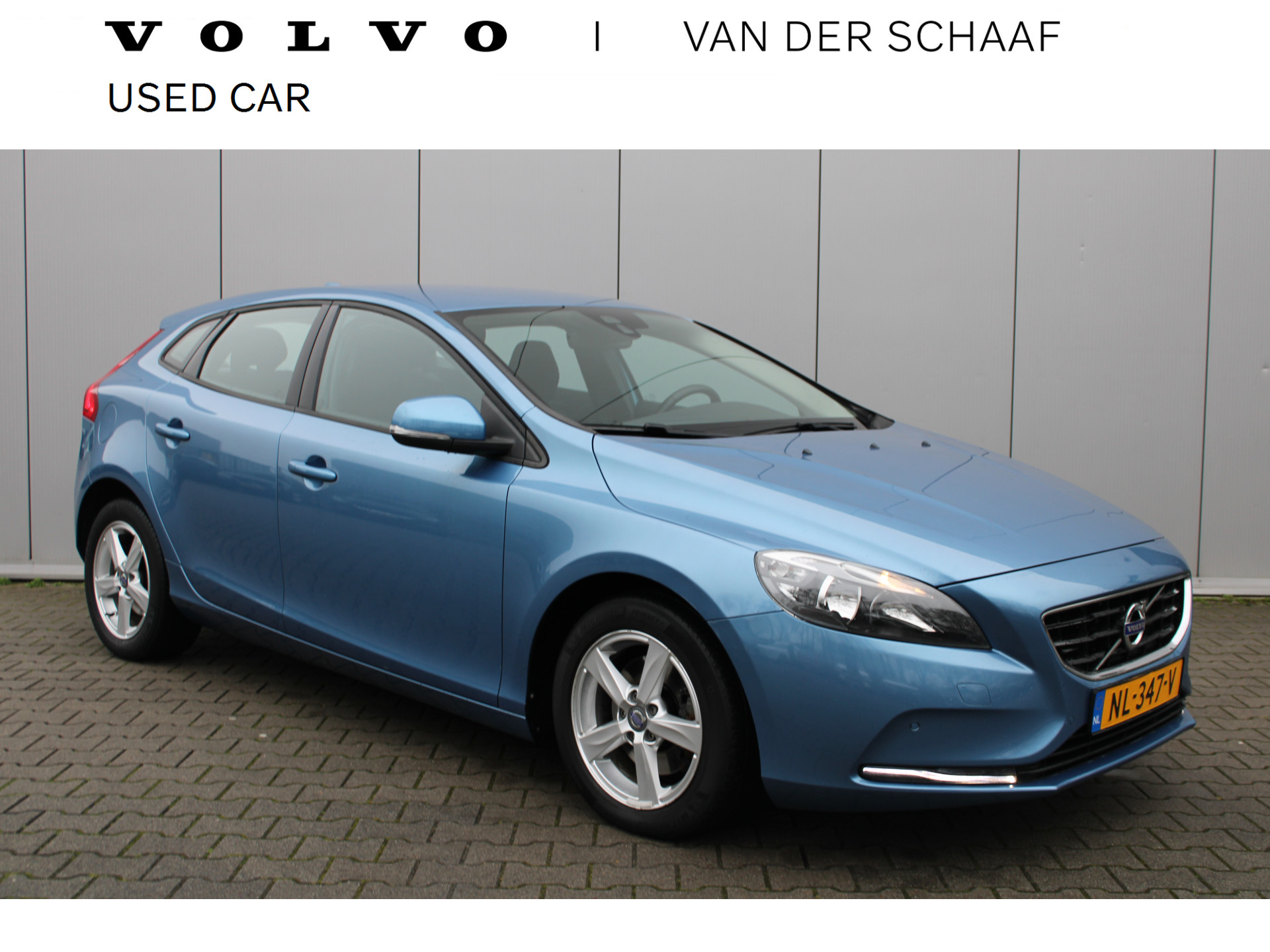 Volvo V40 T2 Kinetic | Stoelverwarming | Park assist voor en achter | Navigatie | Dealer onderhouden