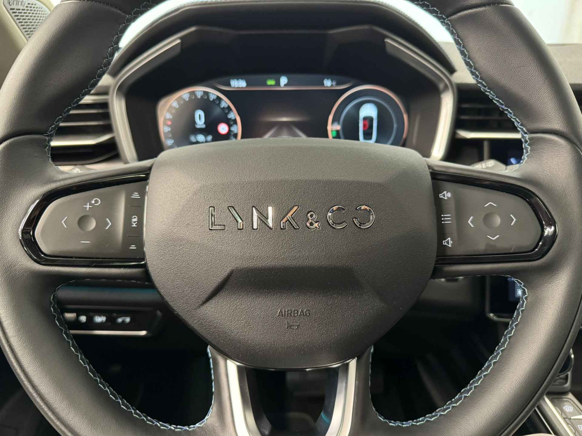 Lynk & Co 01 1.5 | Panoramadak | Adaptive Cruise | BLIS | 360 Camera | Infinity Audio | Elektrische Stoel | Keyless | - 24/50