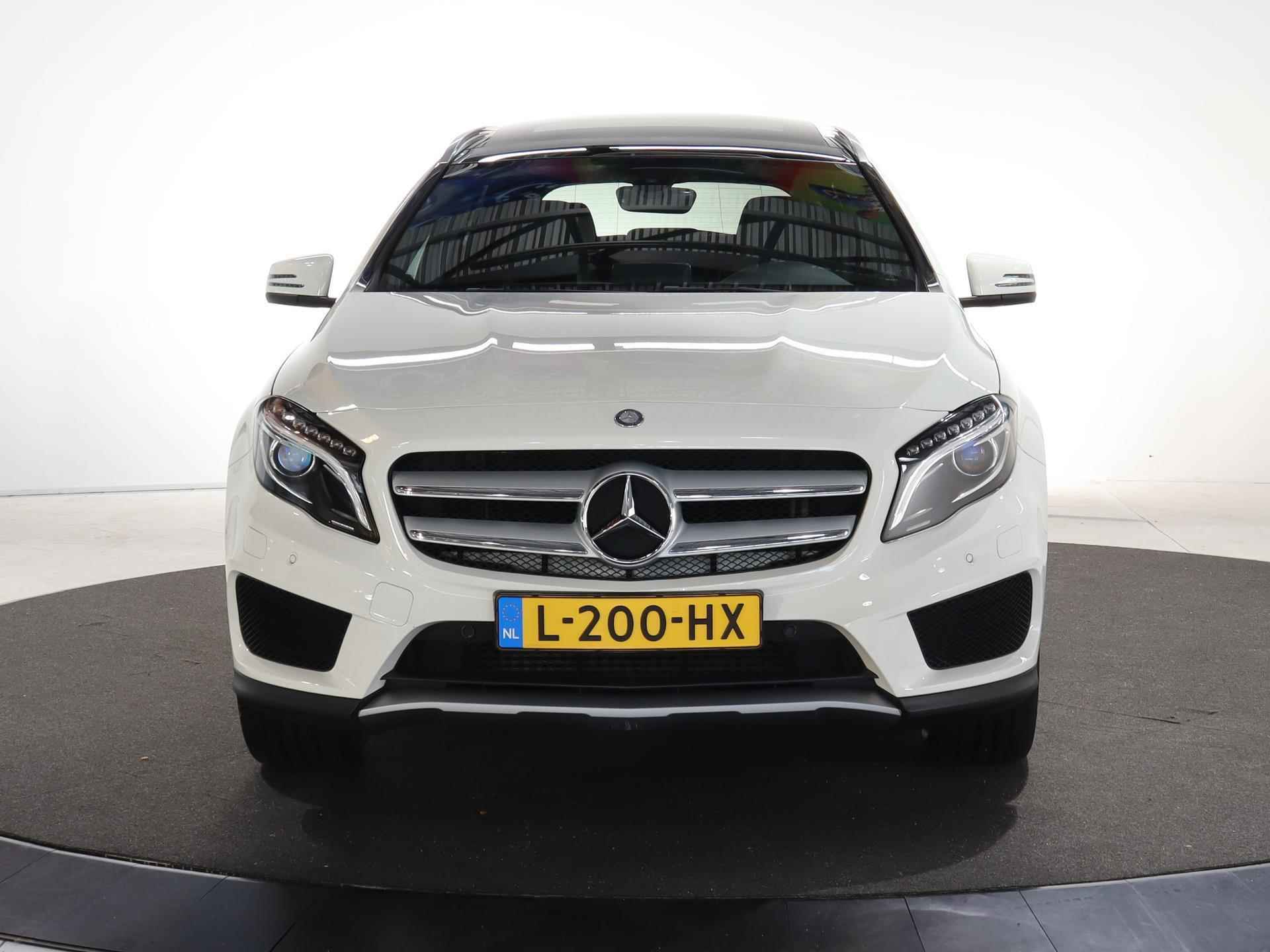 Mercedes-Benz GLA-klasse 180 AMG Night Edition Automaat | Panoramadak | Dodehoekassistent | achteruitrijcamera | Bi-xenon | Stoelverwarming | elektr. achterklep | 19'' velgen | - 4/29