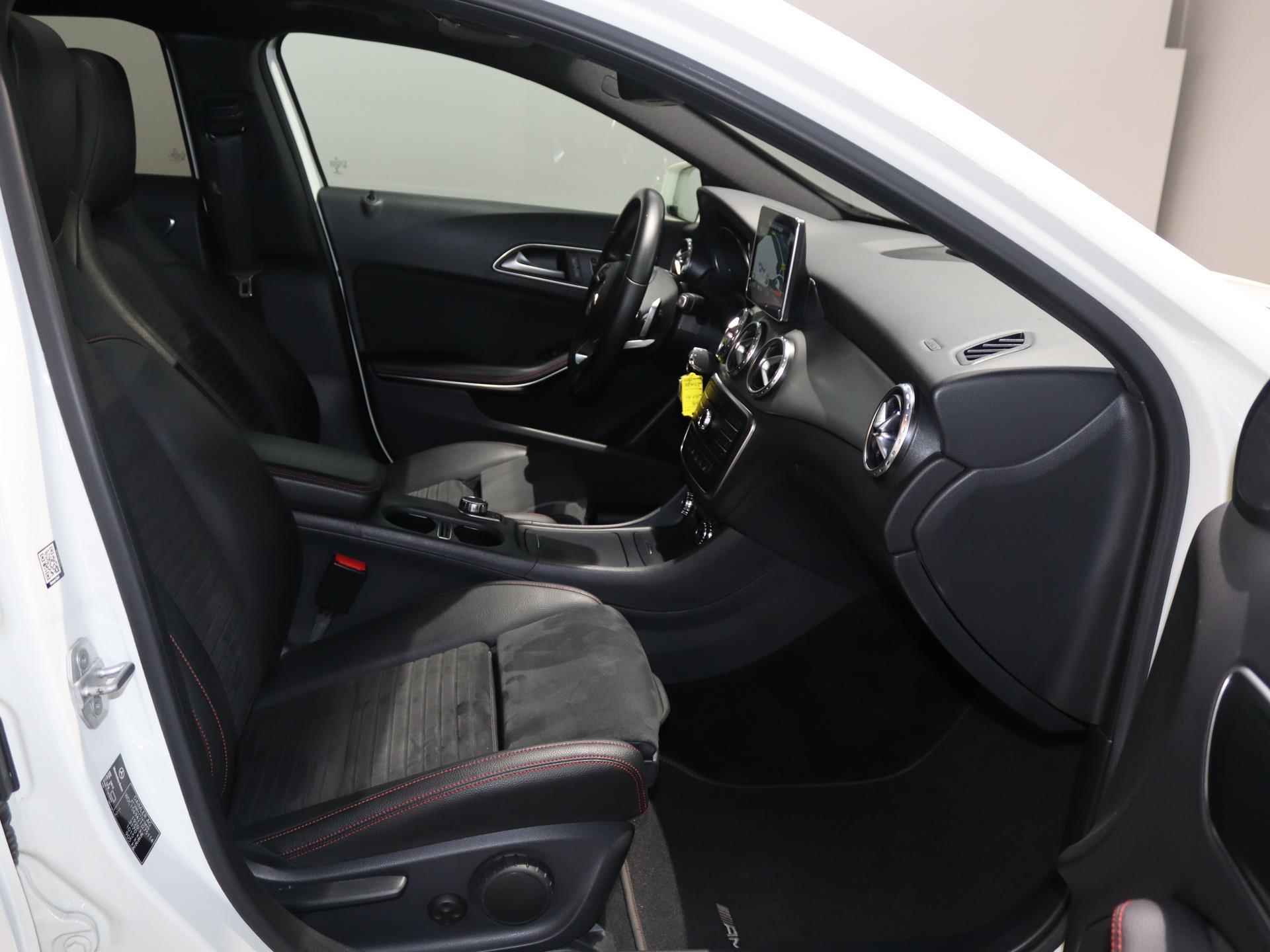 Mercedes-Benz GLA-klasse 180 AMG Night Edition Automaat | Panoramadak | Dodehoekassistent | achteruitrijcamera | Bi-xenon | Stoelverwarming | elektr. achterklep | 19'' velgen | - 8/29