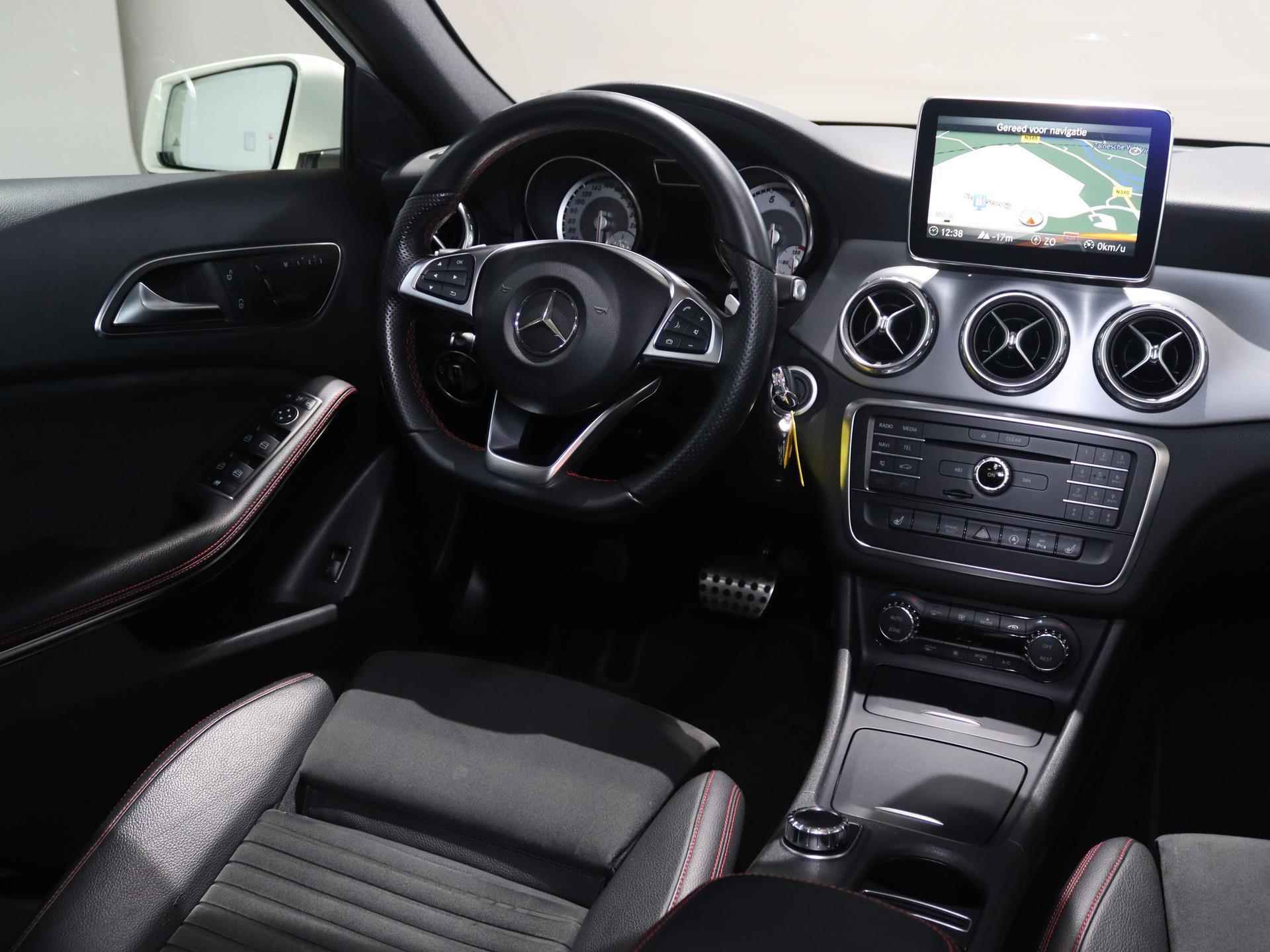 Mercedes-Benz GLA-klasse 180 AMG Night Edition Automaat | Panoramadak | Dodehoekassistent | achteruitrijcamera | Bi-xenon | Stoelverwarming | elektr. achterklep | 19'' velgen | - 11/29
