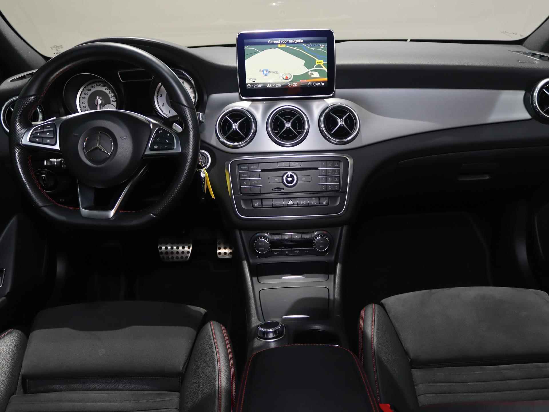 Mercedes-Benz GLA-klasse 180 AMG Night Edition Automaat | Panoramadak | Dodehoekassistent | achteruitrijcamera | Bi-xenon | Stoelverwarming | elektr. achterklep | 19'' velgen | - 12/29