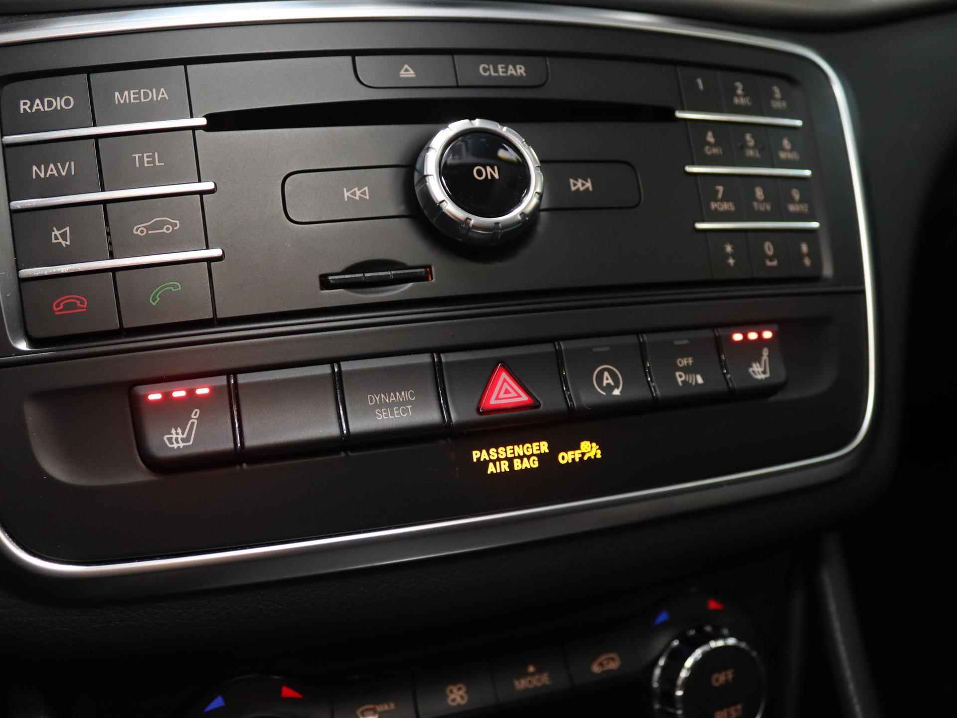 Mercedes-Benz GLA-klasse 180 AMG Night Edition Automaat | Panoramadak | Dodehoekassistent | achteruitrijcamera | Bi-xenon | Stoelverwarming | elektr. achterklep | 19'' velgen | - 17/29