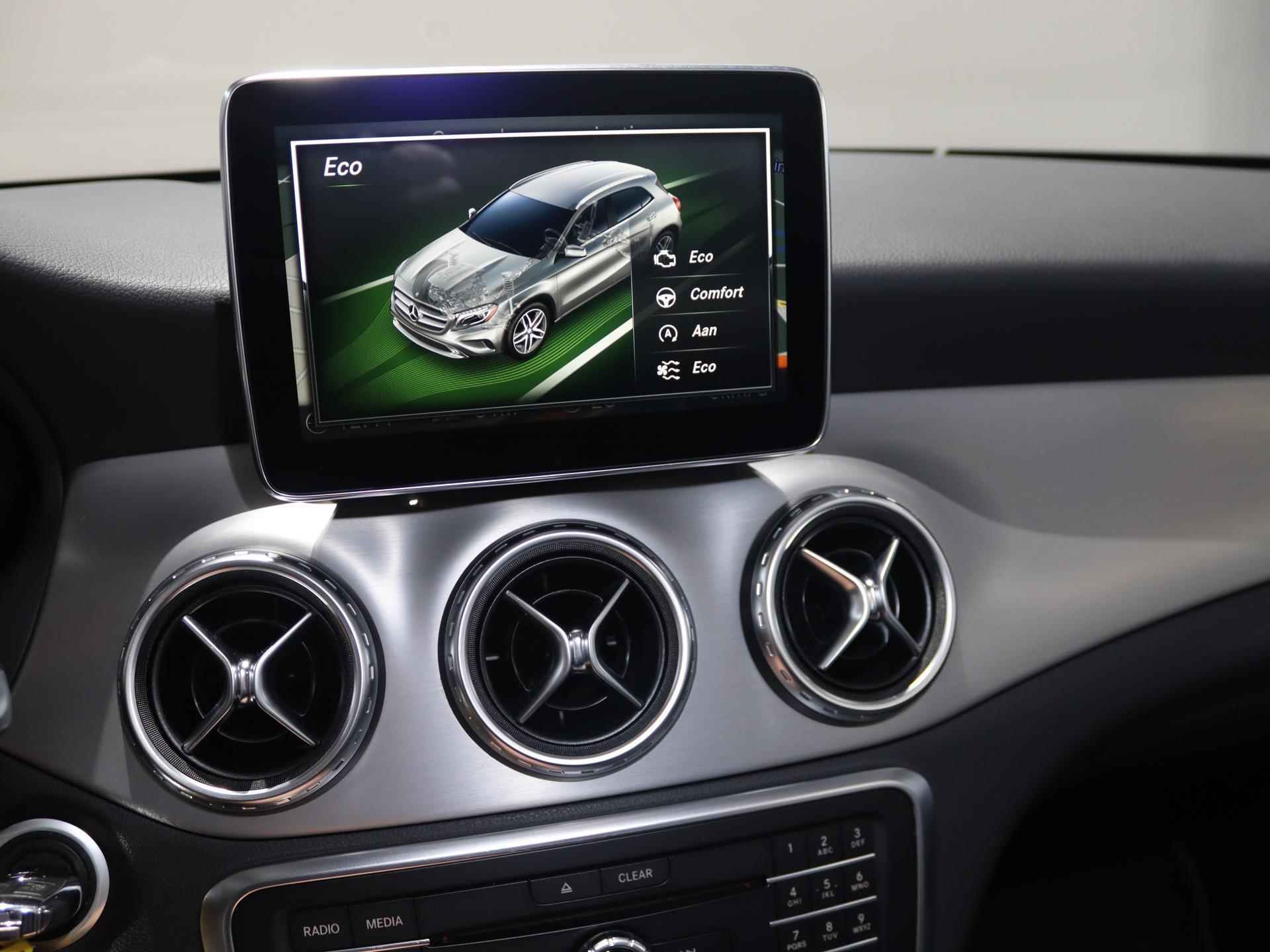 Mercedes-Benz GLA-klasse 180 AMG Night Edition Automaat | Panoramadak | Dodehoekassistent | achteruitrijcamera | Bi-xenon | Stoelverwarming | elektr. achterklep | 19'' velgen | - 20/29