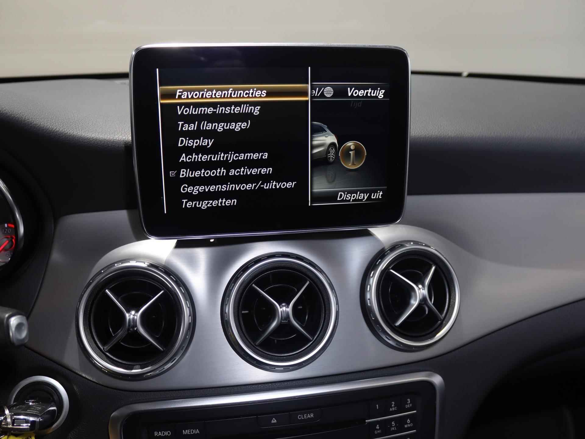 Mercedes-Benz GLA-klasse 180 AMG Night Edition Automaat | Panoramadak | Dodehoekassistent | achteruitrijcamera | Bi-xenon | Stoelverwarming | elektr. achterklep | 19'' velgen | - 25/29