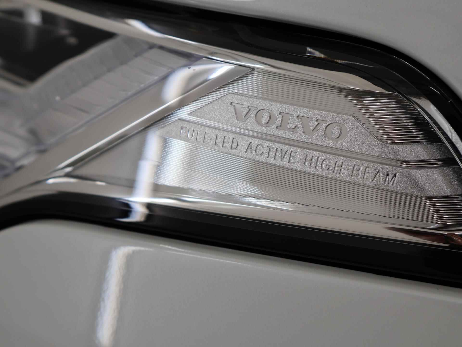 Volvo XC90 2.0 T8 Twin Engine AWD Inscription Intro Edition | Trekhaak | Luchtvering | Panoramadak | Digitaal dashboard | Keyless Go | Navigatie | Parkeercamera | Sound by Bowers&Wilkins | - 51/53