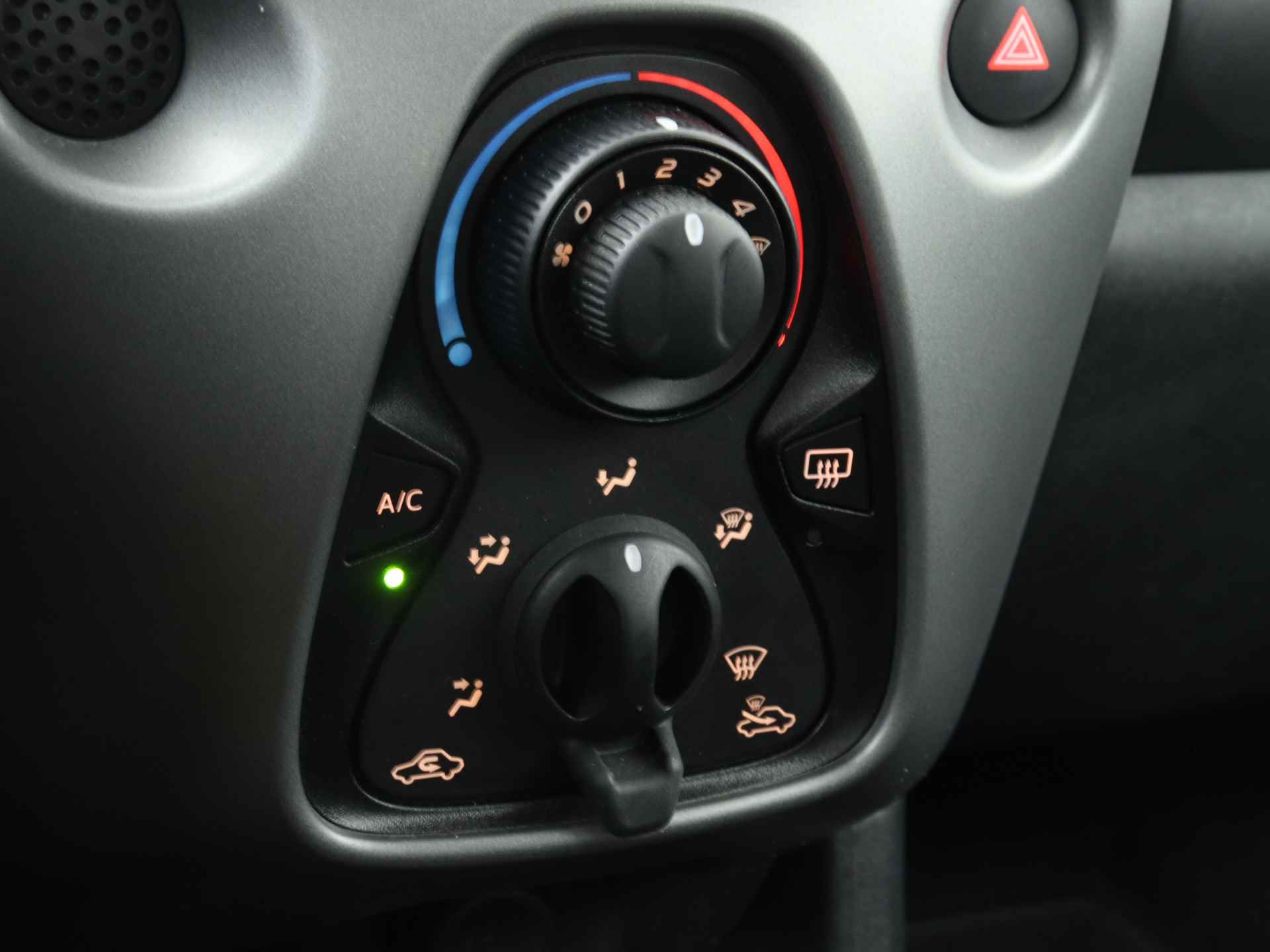 Toyota Aygo 1.0 VVT-i x-play | Airco | Bluetooth | Camera | - 12/41