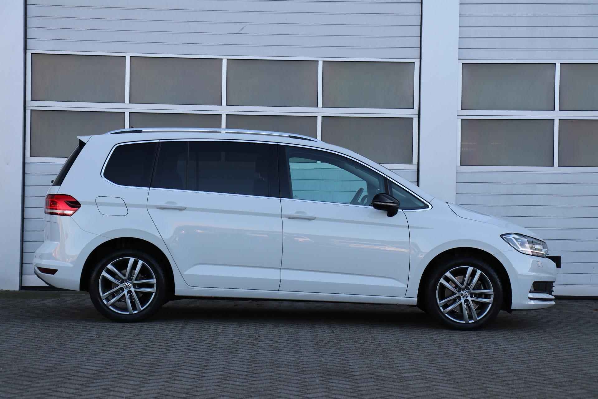 Volkswagen Touran 1.5 TSI 150 pk DSG Highline Business 7p | Climate Control | Navigatie | Stoelverwarming | LED - 3/47