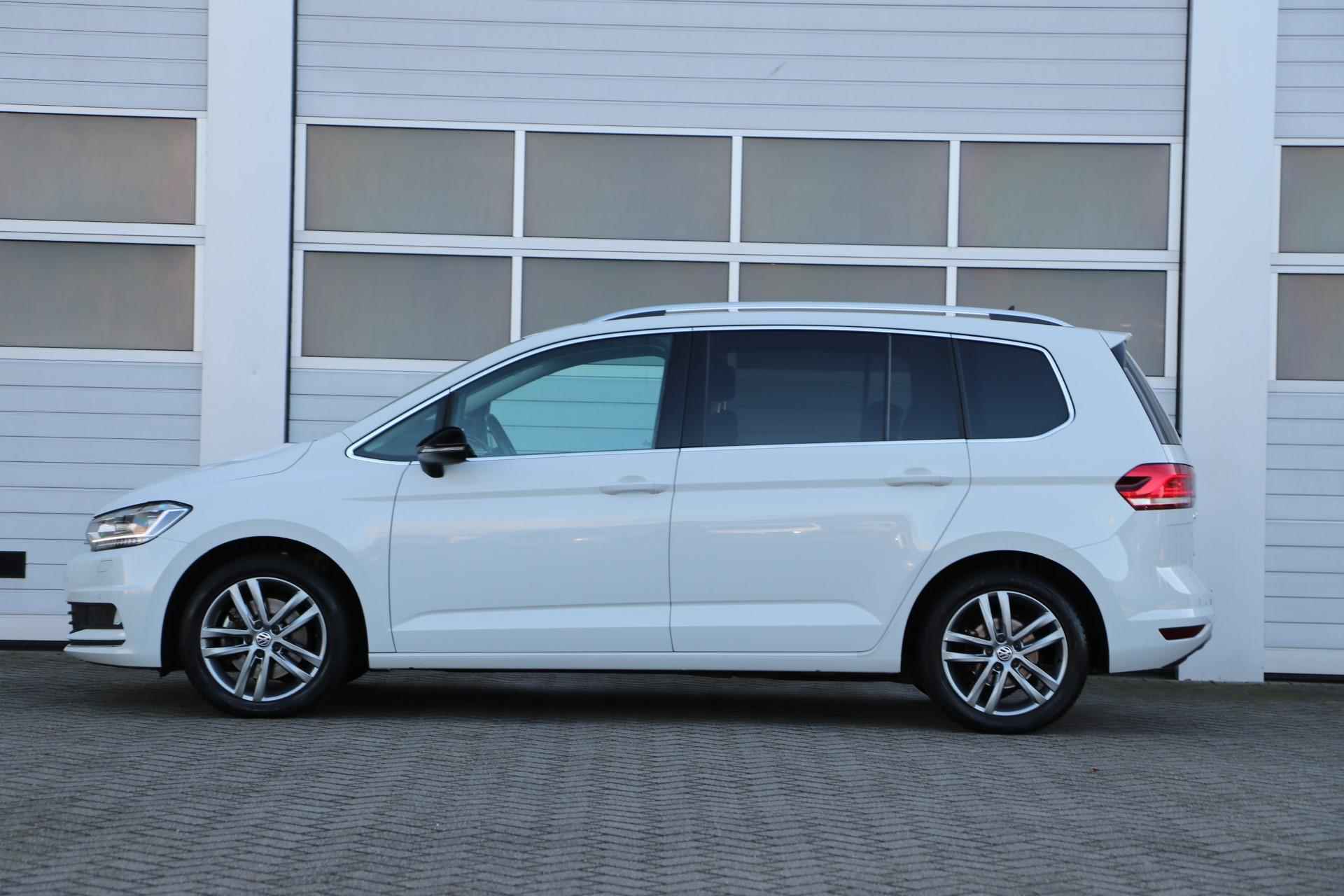 Volkswagen Touran 1.5 TSI 150 pk DSG Highline Business 7p | Climate Control | Navigatie | Stoelverwarming | LED - 12/47