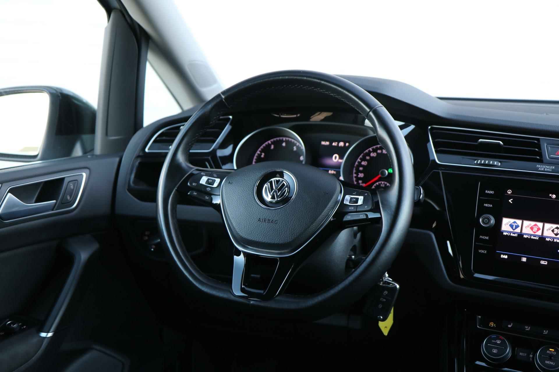 Volkswagen Touran 1.5 TSI 150 pk DSG Highline Business 7p | Climate Control | Navigatie | Stoelverwarming | LED - 18/47