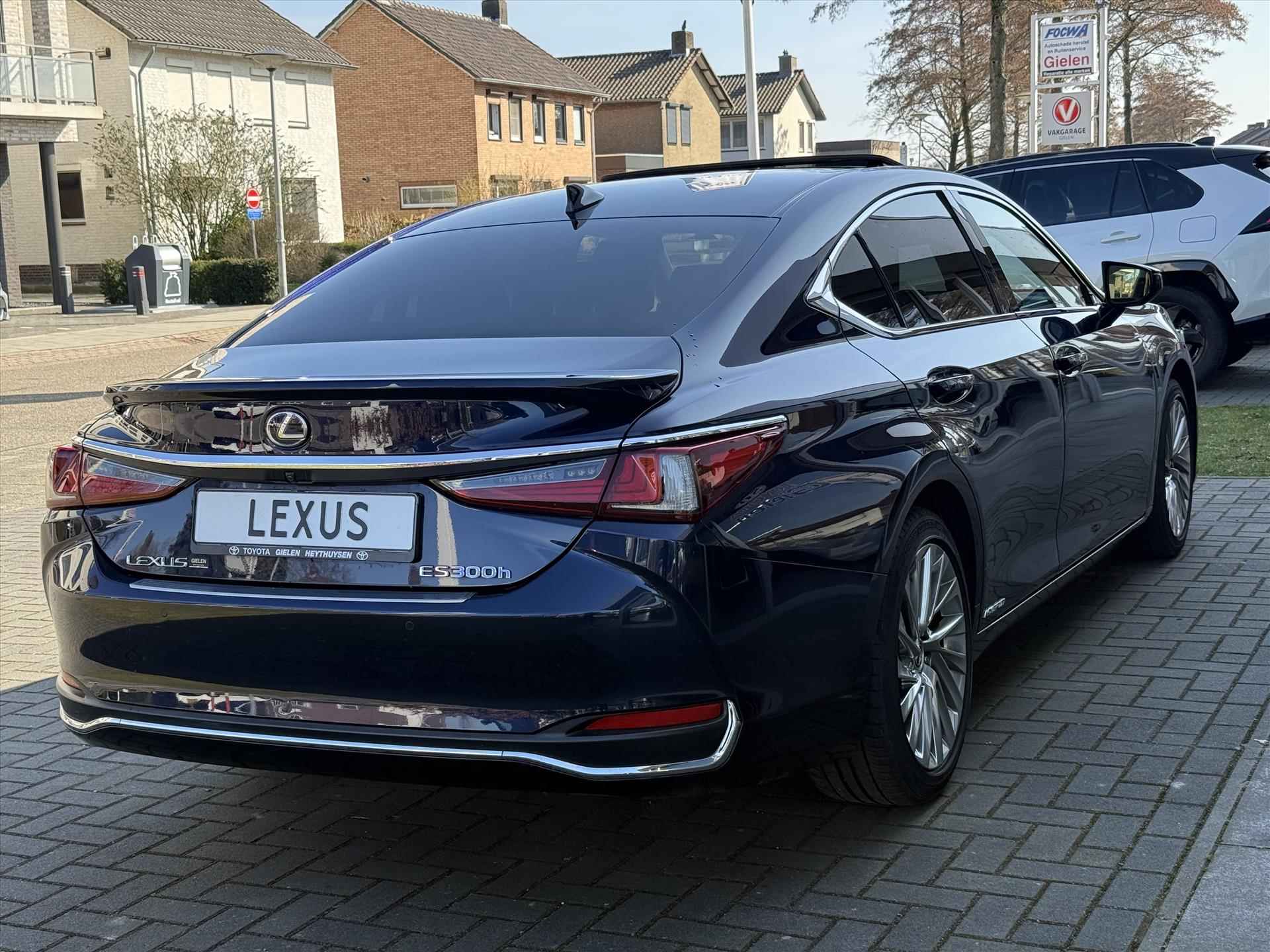 Lexus Es 300h President Line | Eerste eigenaar, Schuifdak, Mark Levinson, 2X Geheugenfunctie, Stoelventilatie, 360 Camera, Stuurverwarming, LED - 4/47