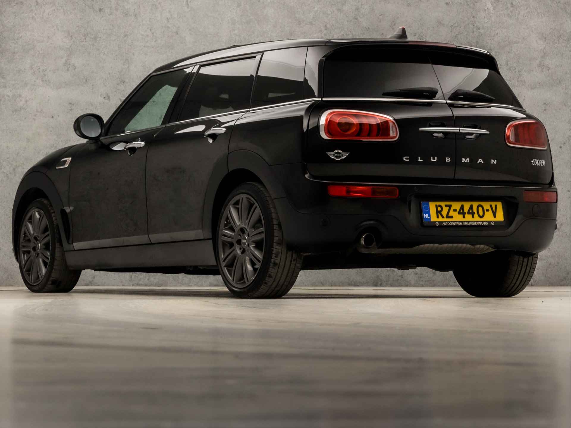 MINI Clubman 1.5 Cooper Chili (PANORAMADAK, GROOT NAVI, HARMAN/KARDON, SFEERVERLICHTING, STOELVERWARMING, LEDEREN SPORTSTOELEN, GETINT GLAS, LED KOPLAMPEN, KEYLESS, NIEUWSTAAT) - 3/38