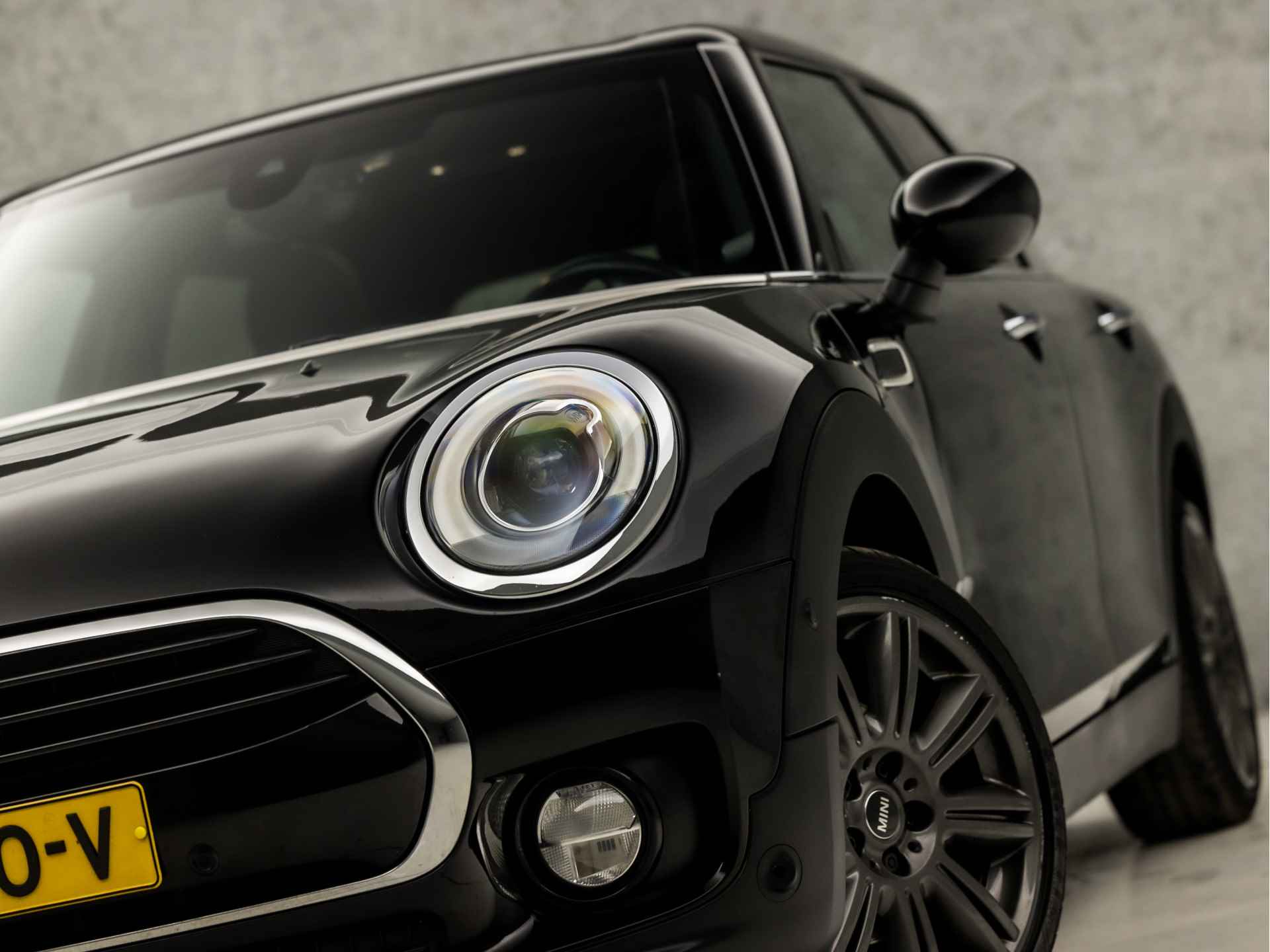 MINI Clubman 1.5 Cooper Chili (PANORAMADAK, GROOT NAVI, HARMAN/KARDON, SFEERVERLICHTING, STOELVERWARMING, LEDEREN SPORTSTOELEN, GETINT GLAS, LED KOPLAMPEN, KEYLESS, NIEUWSTAAT) - 34/38