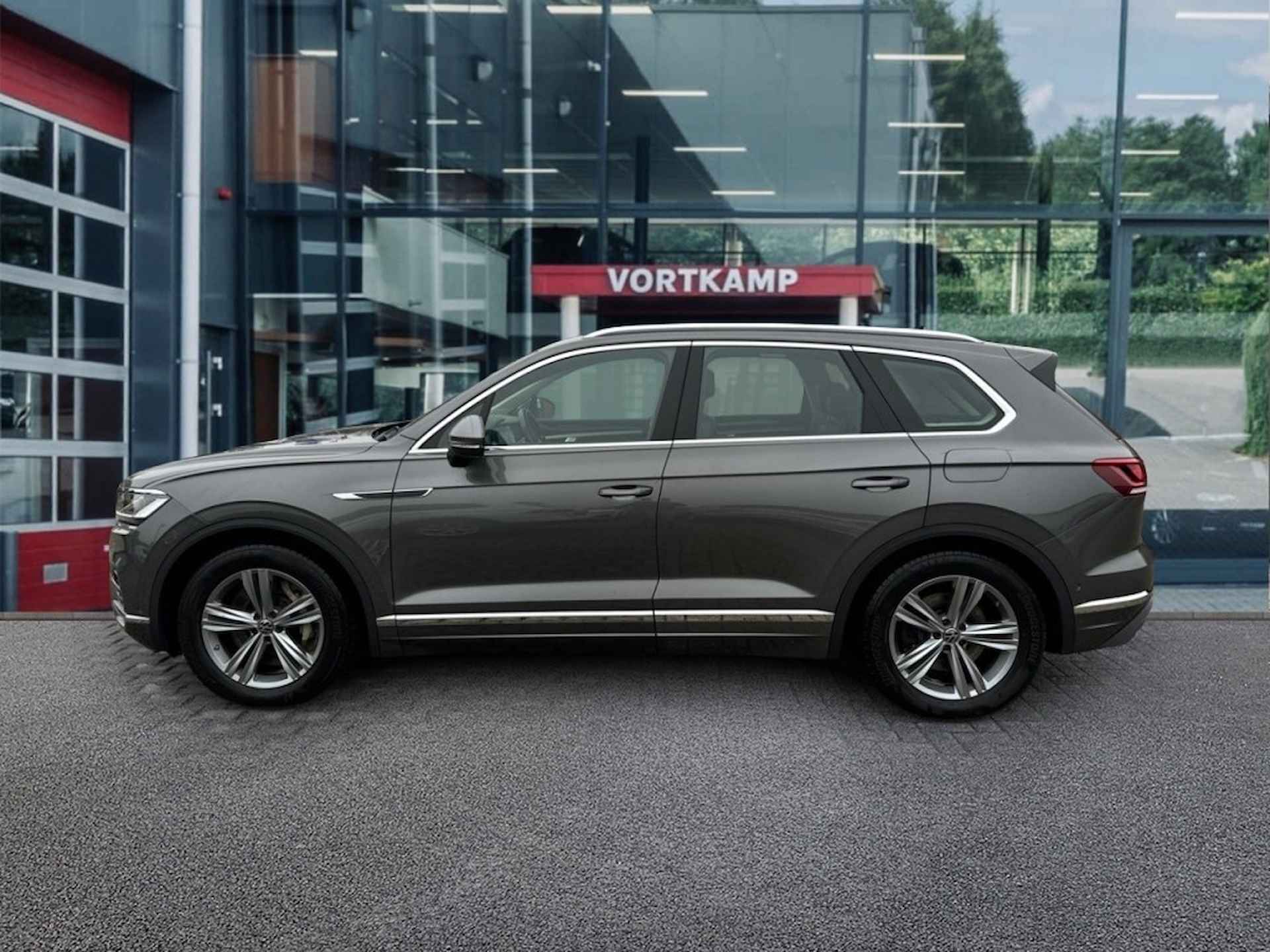 VOLKSWAGEN Touareg 3.0 TSI ELEGANCE EHYBRID LUCHT-VERING/PANO-DAK/TREKHAAK/360-CAME - 8/26