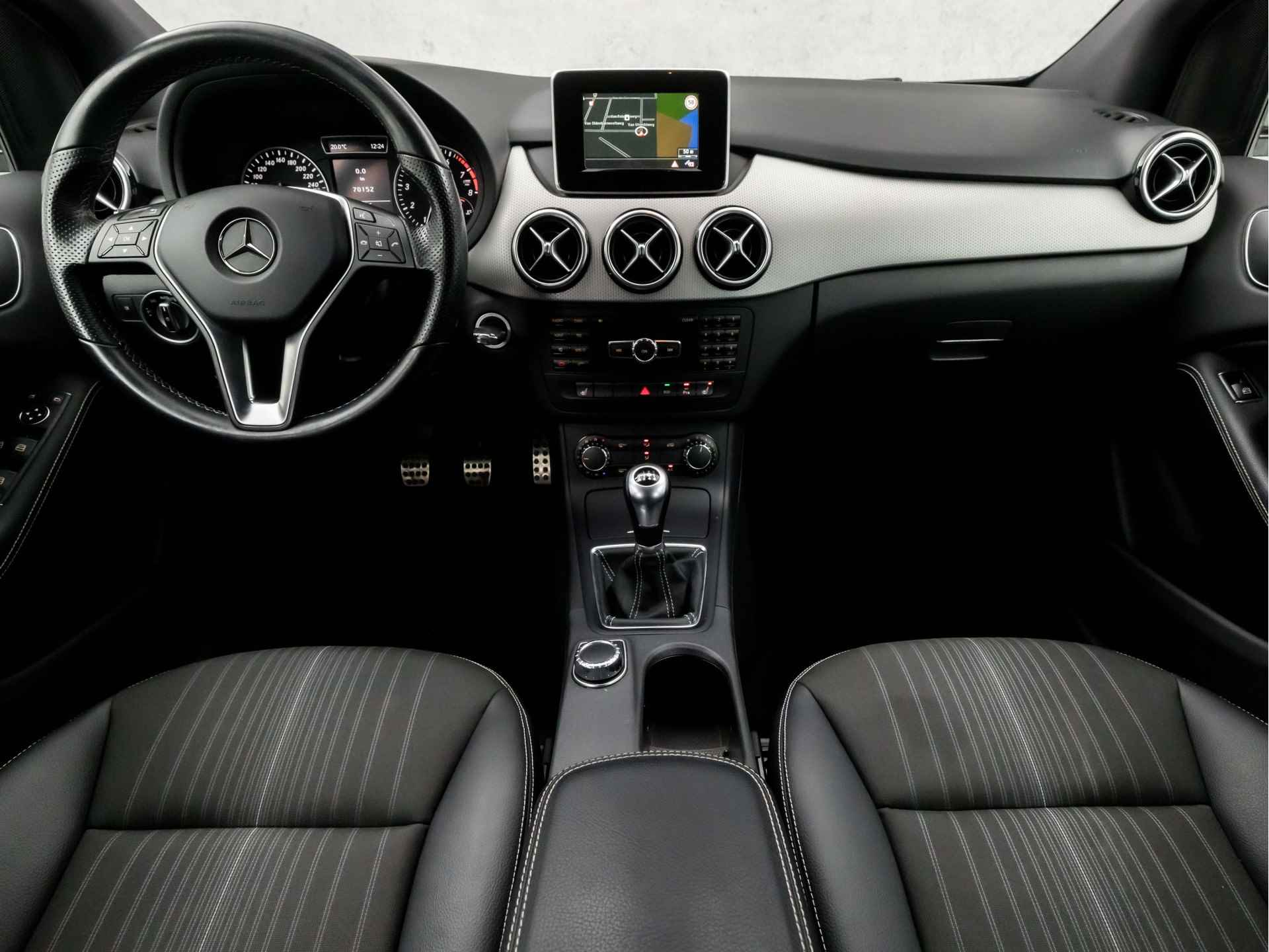 Mercedes-Benz B-Klasse 180 Prestige (NAVIGATIE, STOELVERWARMING, LEDER, ZWART HEMEL, CRUISE, SPORTSTOELEN, ARMSTEUN, PARKEERSENSOREN, NIEUWE APK, NIEUWSTAAT) - 6/32