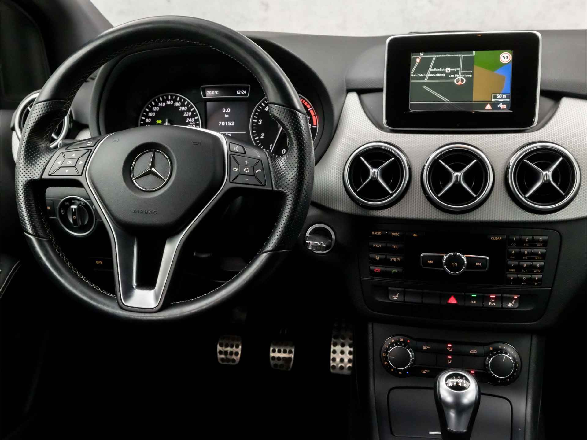 Mercedes-Benz B-Klasse 180 Prestige (NAVIGATIE, STOELVERWARMING, LEDER, ZWART HEMEL, CRUISE, SPORTSTOELEN, ARMSTEUN, PARKEERSENSOREN, NIEUWE APK, NIEUWSTAAT) - 7/32