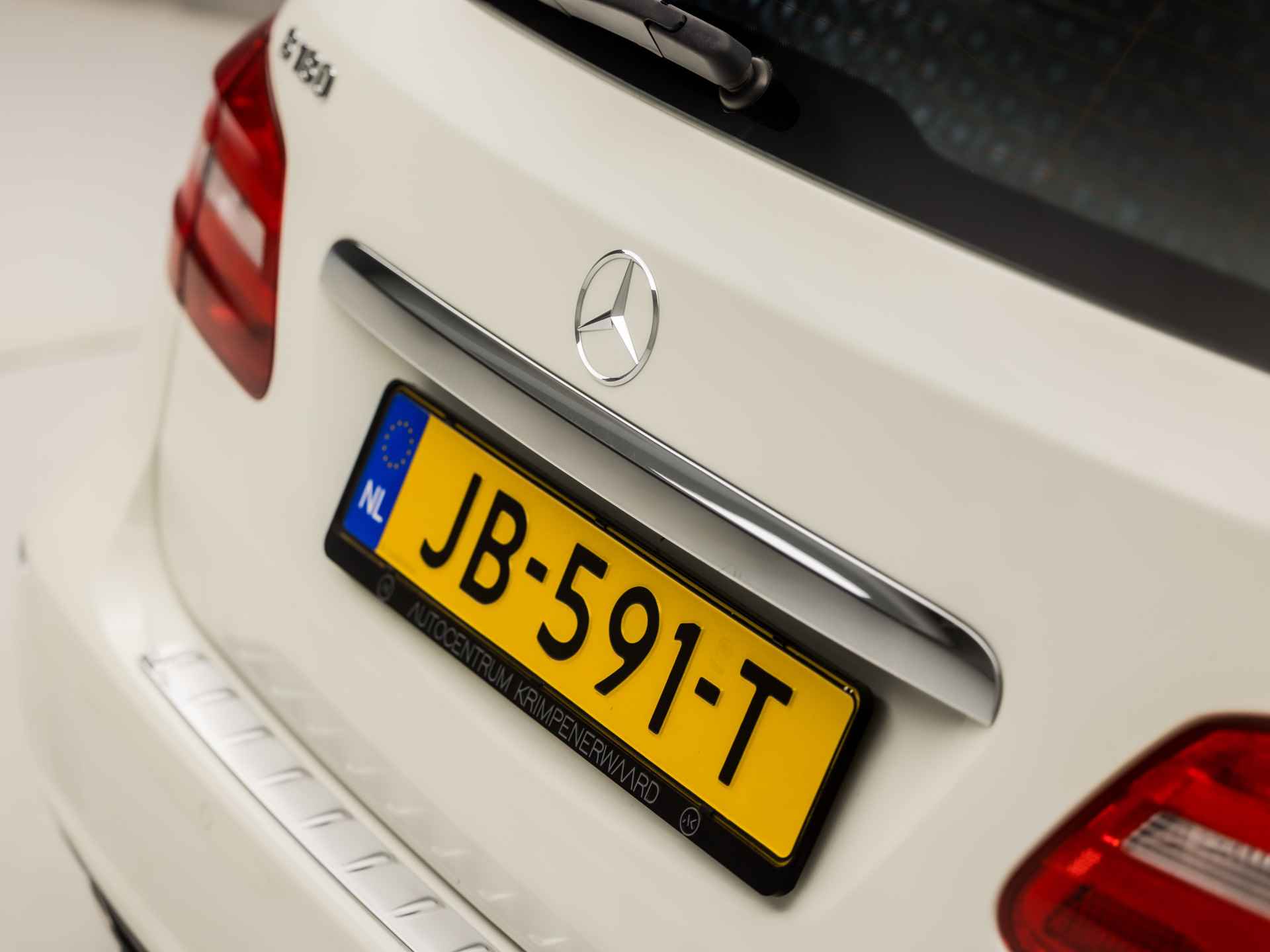 Mercedes-Benz B-Klasse 180 Prestige (NAVIGATIE, STOELVERWARMING, LEDER, ZWART HEMEL, CRUISE, SPORTSTOELEN, ARMSTEUN, PARKEERSENSOREN, NIEUWE APK, NIEUWSTAAT) - 25/32