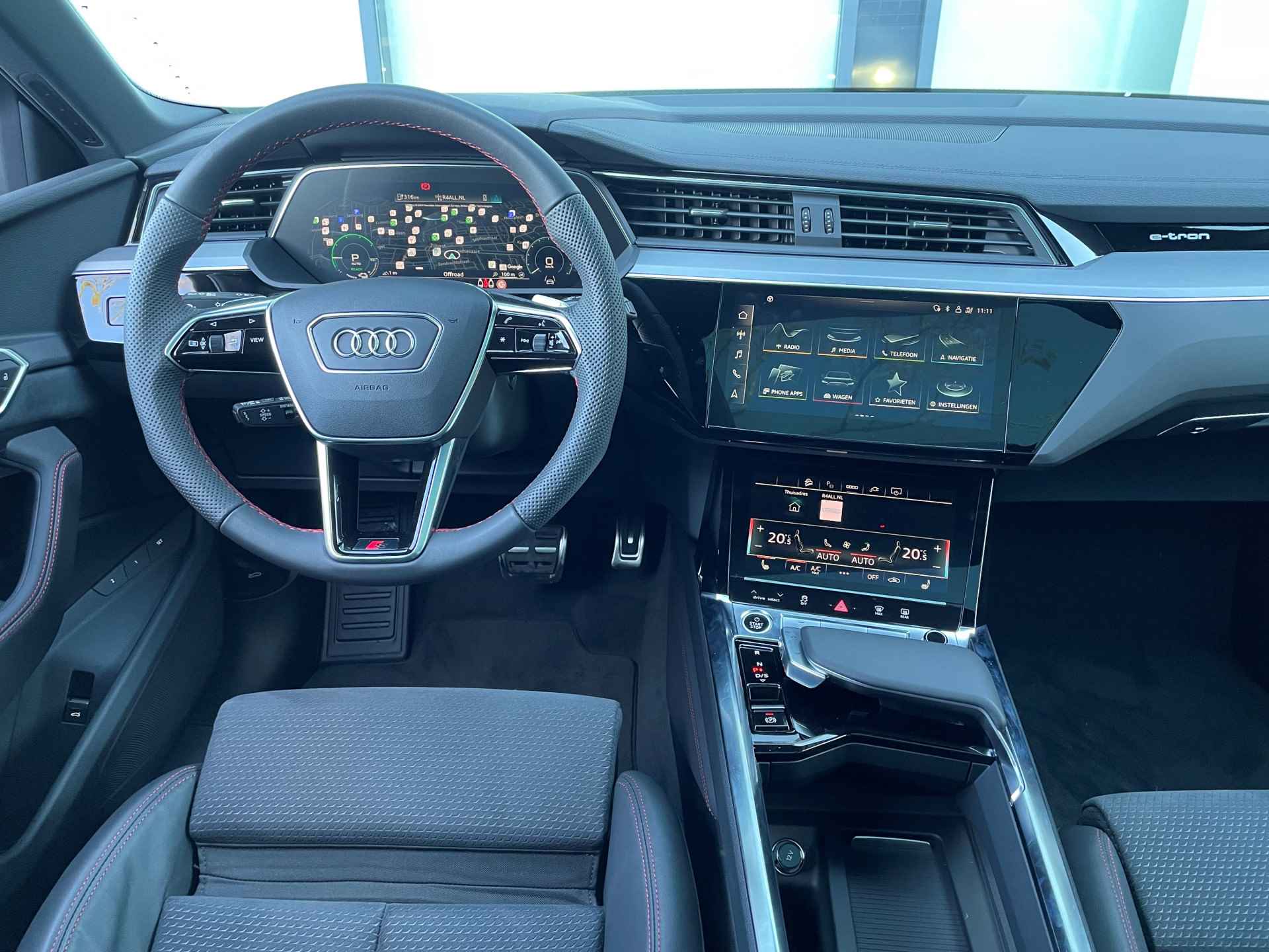 Audi Q8 e-tron 55 quattro S Edition 115 kWh Panoramadak/Optiekpakket zwart/21 inch velgen/Rode remzadels/ Voertuigvolgsysteem/Singleframe/projectielicht - 12/17