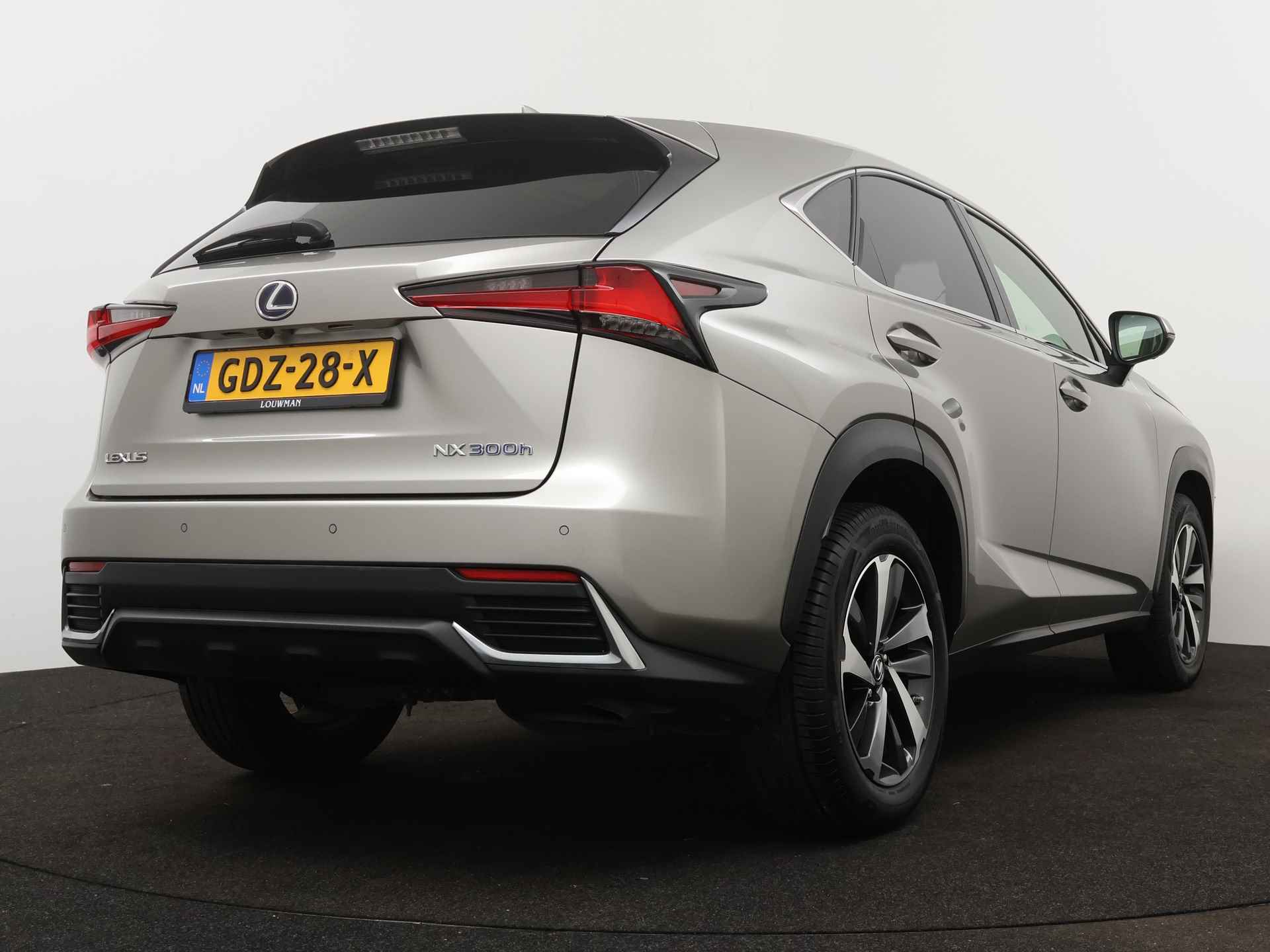 Lexus NX 300h AWD President Line Limited | Panoramadak | Mark Levinson Audio | 360 Camera | Stoelgeheugen | Dodehoek Detectie | Stoelverwarming/-Verkoeling | - 3/46