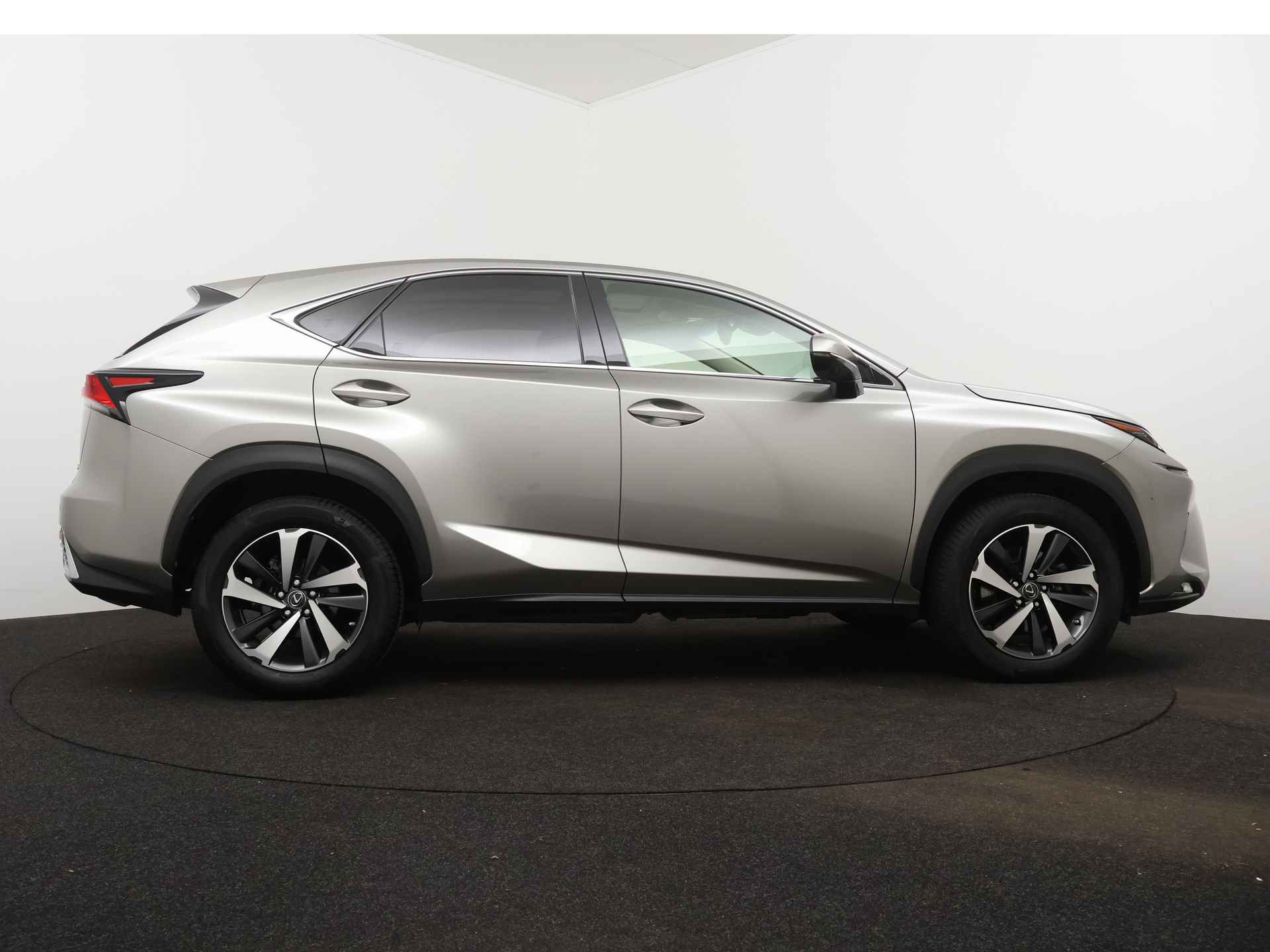 Lexus NX 300h AWD President Line Limited | Panoramadak | Mark Levinson Audio | 360 Camera | Stoelgeheugen | Dodehoek Detectie | Stoelverwarming/-Verkoeling | - 12/46