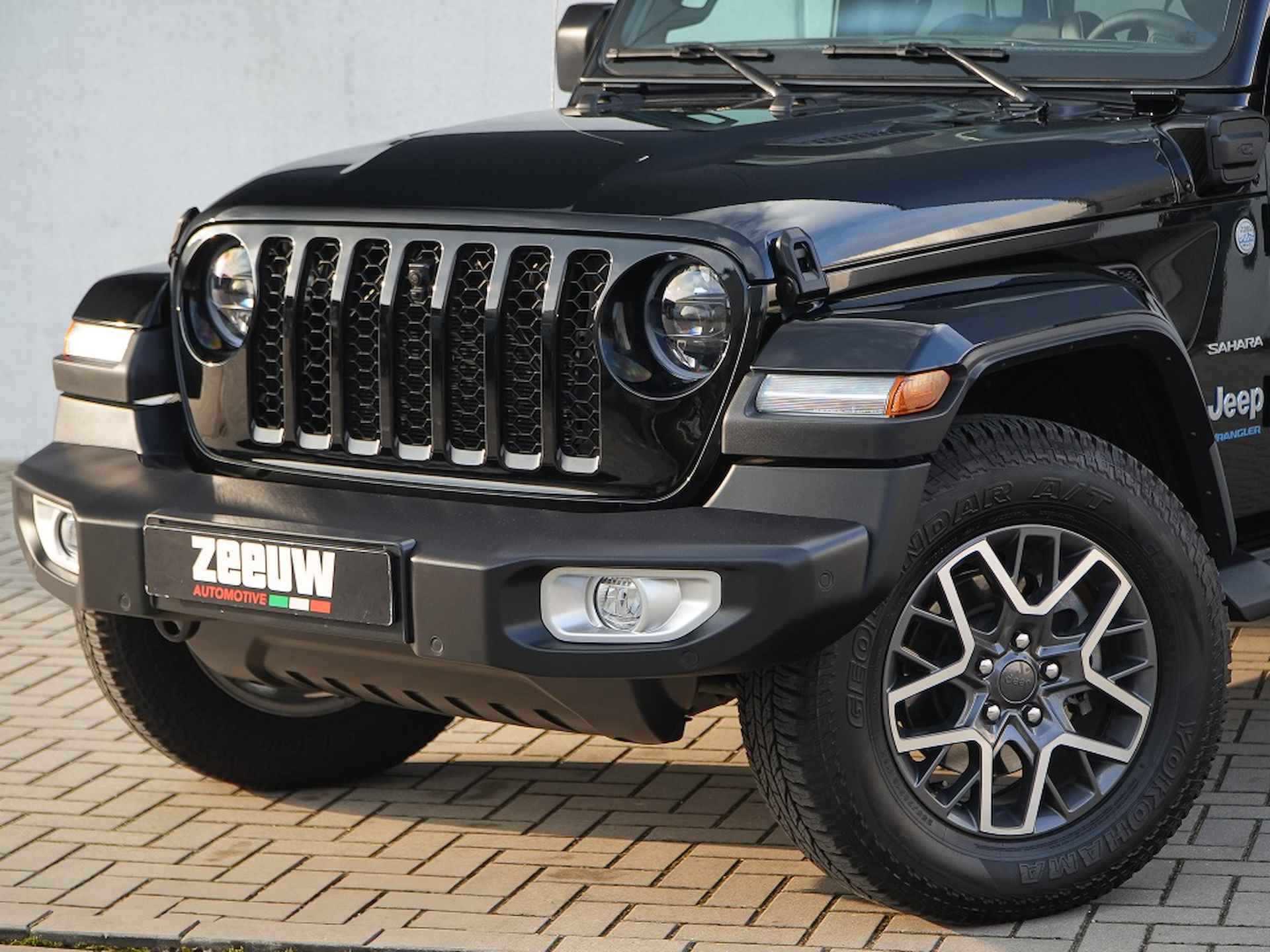 Jeep Wrangler Unlimited  4xe 380 PK Sahara | Leder | Camera | Navi | 18" - 2/35