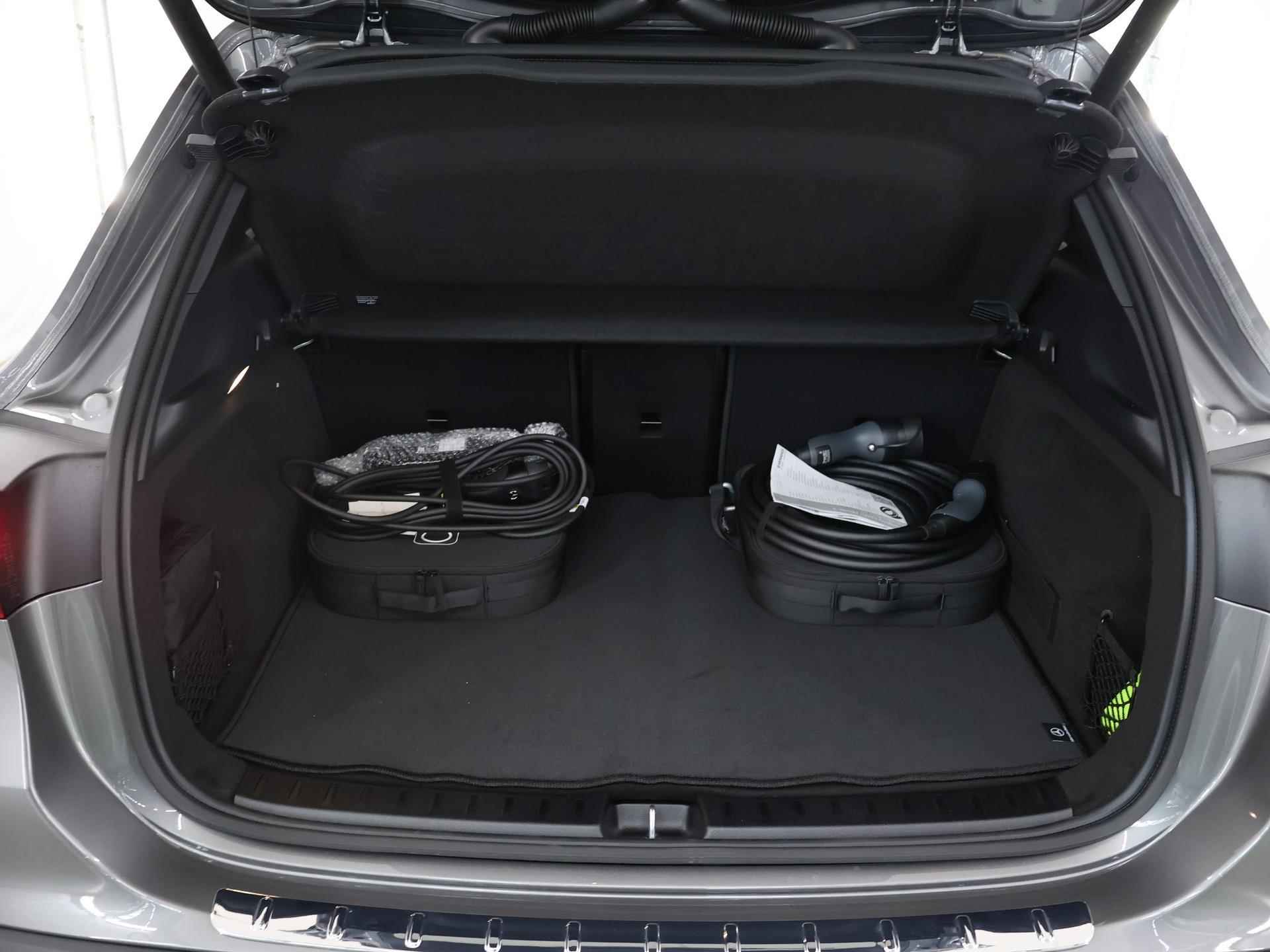 Mercedes-Benz EQA 250 Sport Edition | Premium Pakket | 19" AMG-velgen | Privacy Glass | Stoelverwarming | Achteruitrijcamera | - 40/46