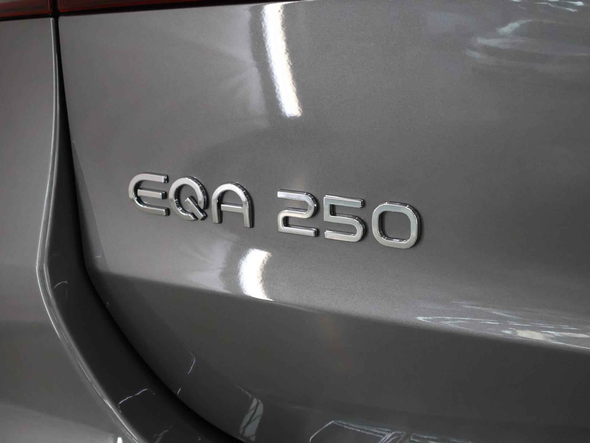 Mercedes-Benz EQA 250 Sport Edition | Premium Pakket | 19" AMG-velgen | Privacy Glass | Stoelverwarming | Achteruitrijcamera | - 42/46