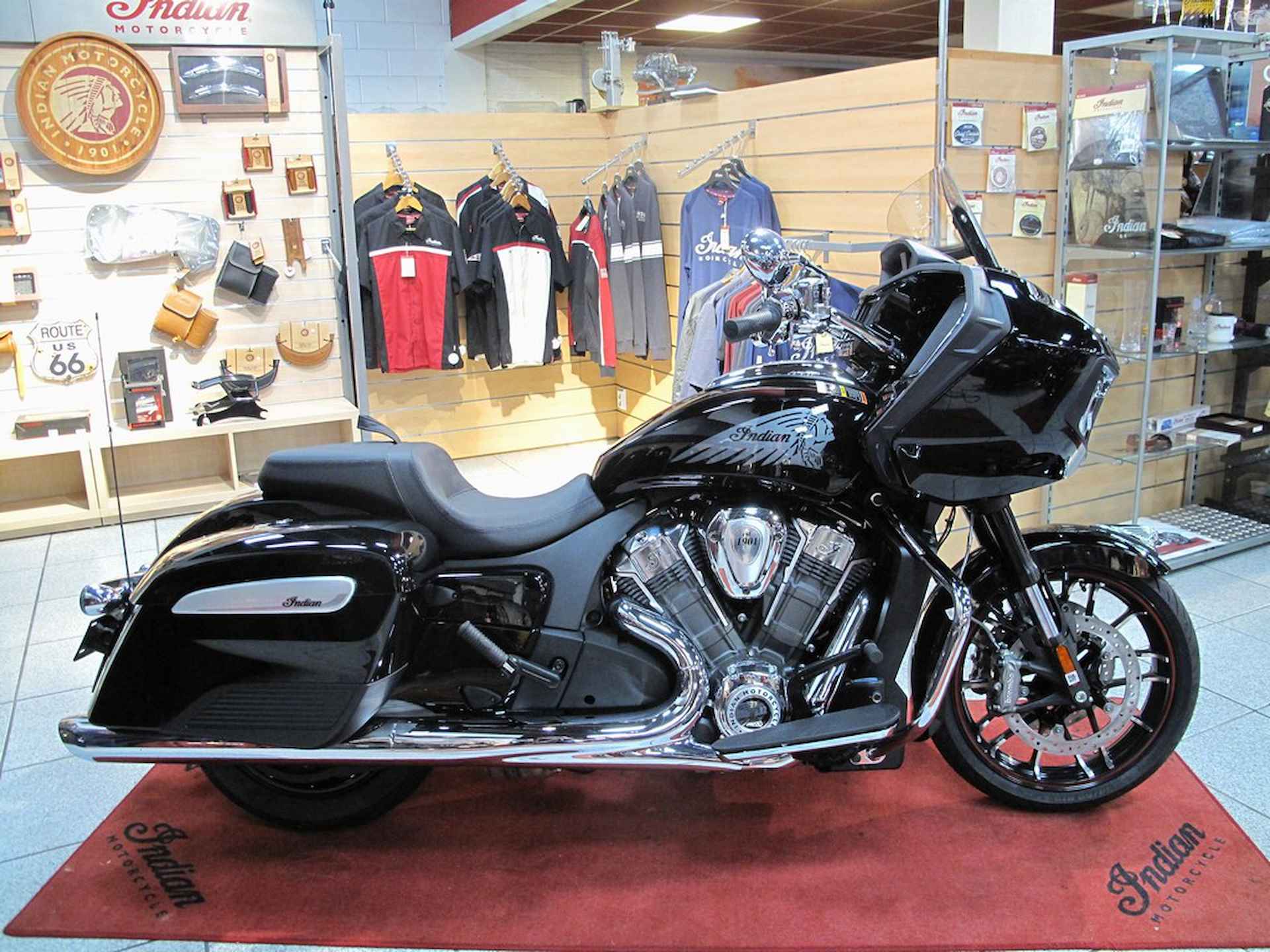 Indian Challenger Limited Official Indian Motorcycle Dealer - 1/17