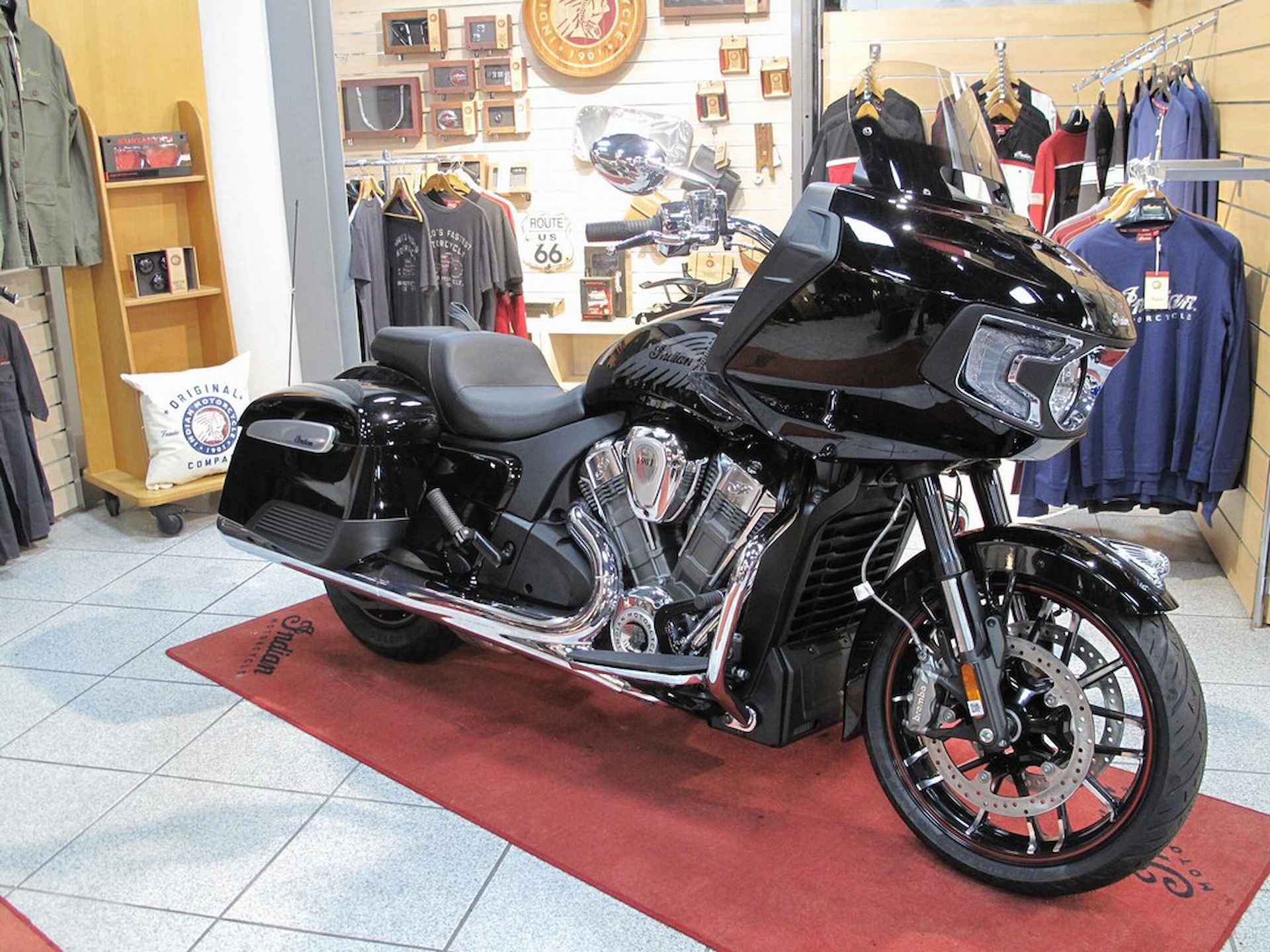 Indian Challenger Limited Official Indian Motorcycle Dealer - 2/17