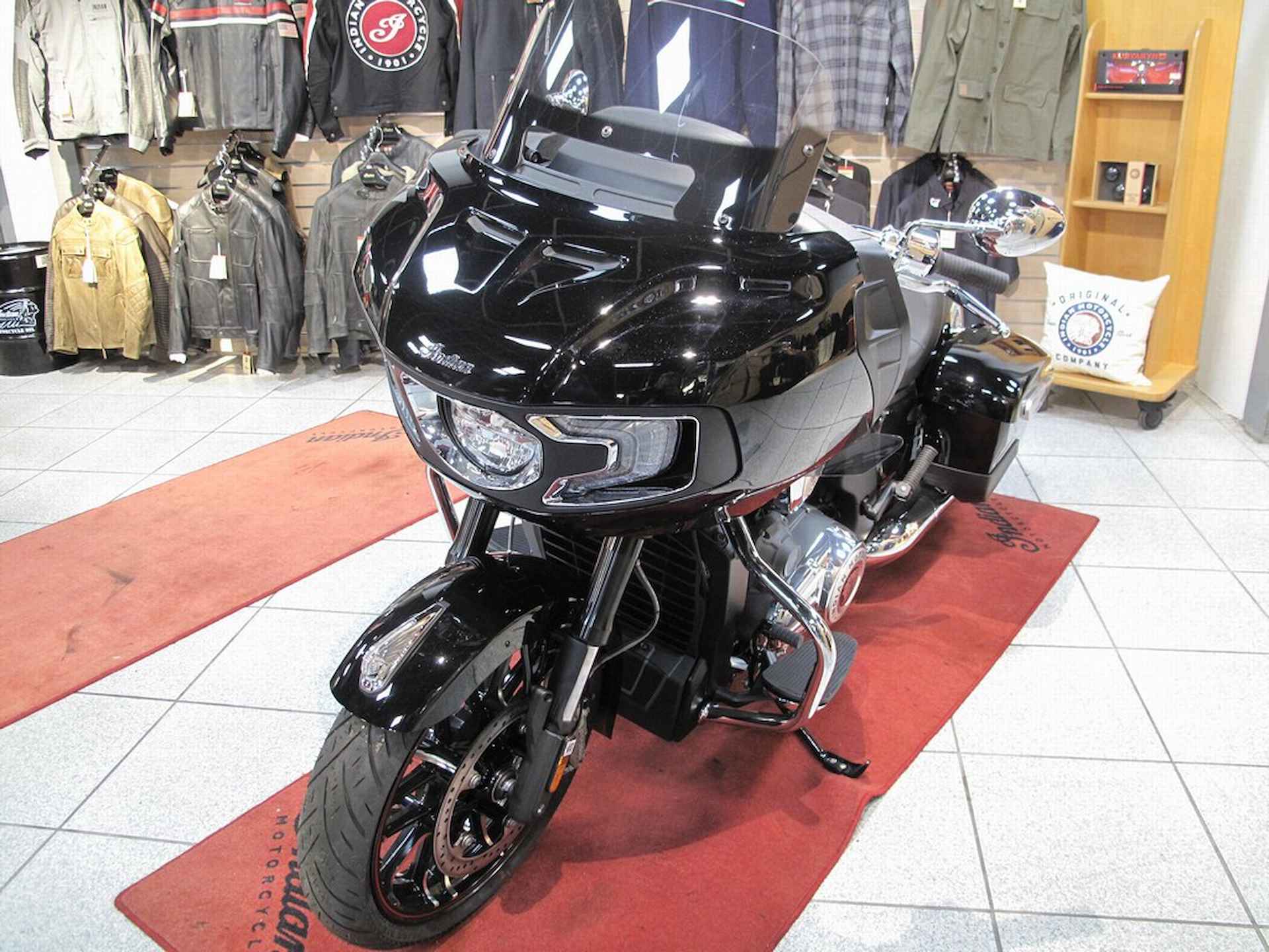 Indian Challenger Limited Official Indian Motorcycle Dealer - 4/17
