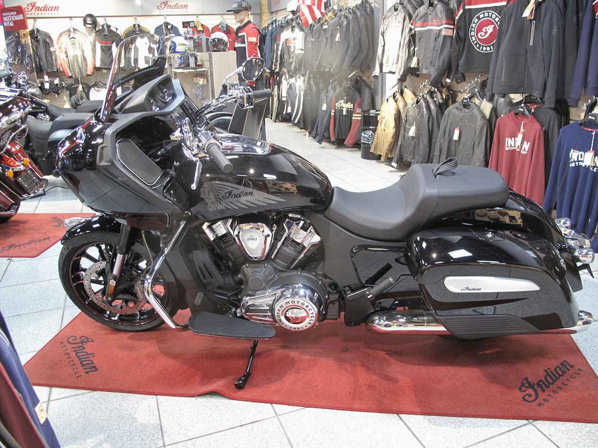 Indian Challenger Limited Official Indian Motorcycle Dealer - 5/17