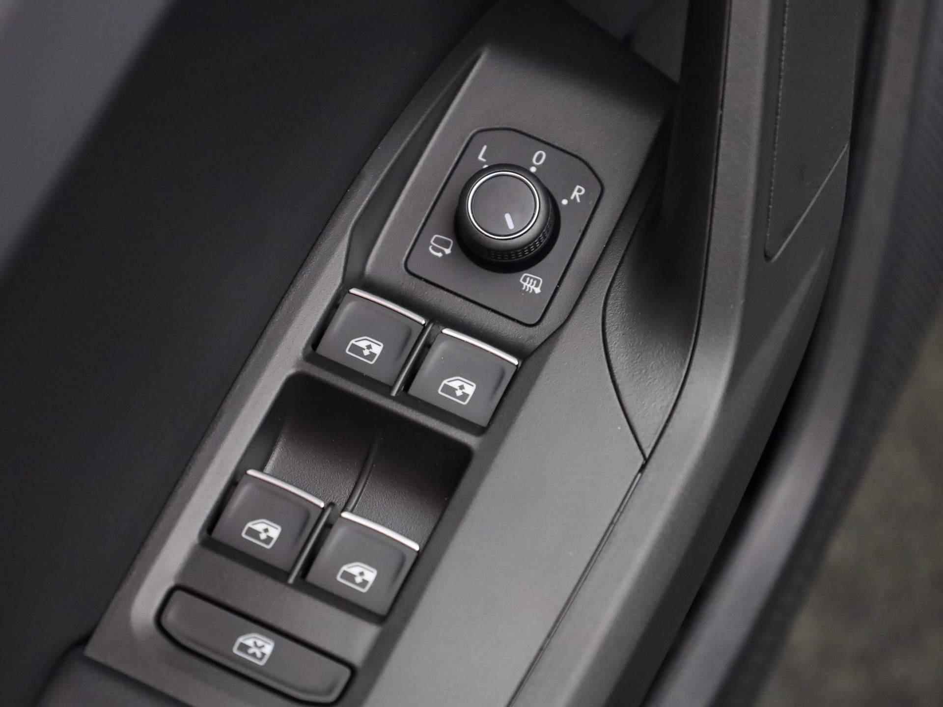 SEAT Leon Sportstourer 1.4Tsi eHybrid 204PK DSG PHEV FR DSG · Navigatie · Parkeersensoren + camera · Stoel-/stuurverwarming - 23/43
