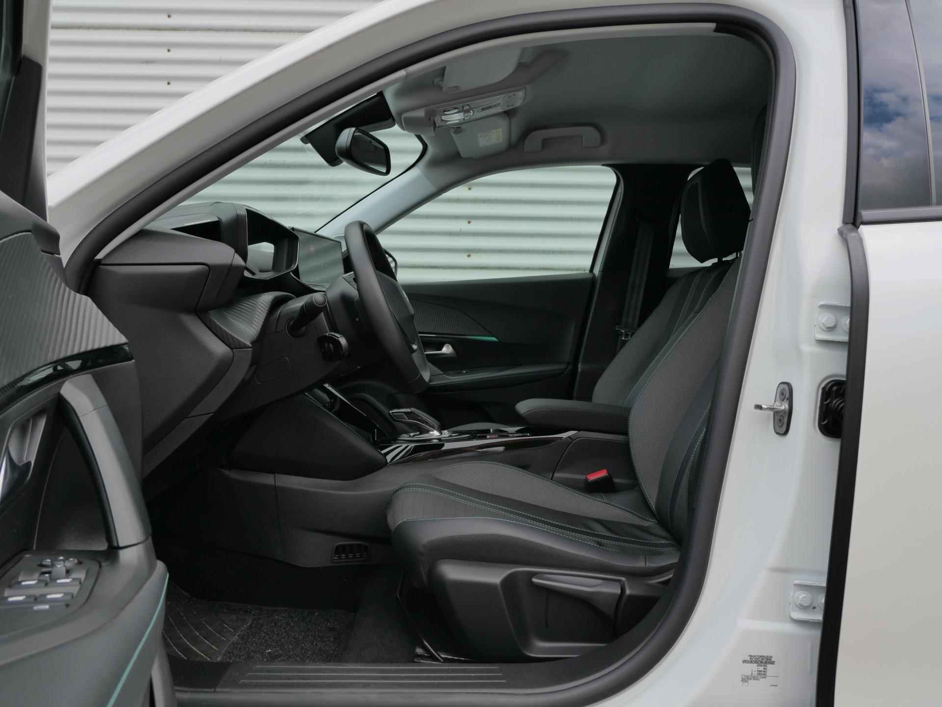 Peugeot e-2008 SUV Allure Pack EV 50kWh 136pk AUTOMAAT NAVI | CAMERA | KEYLESS ENTRY | CLIMA | CRUISE CONTROL | DAB+ | LED KOPLAMPEN - 22/82