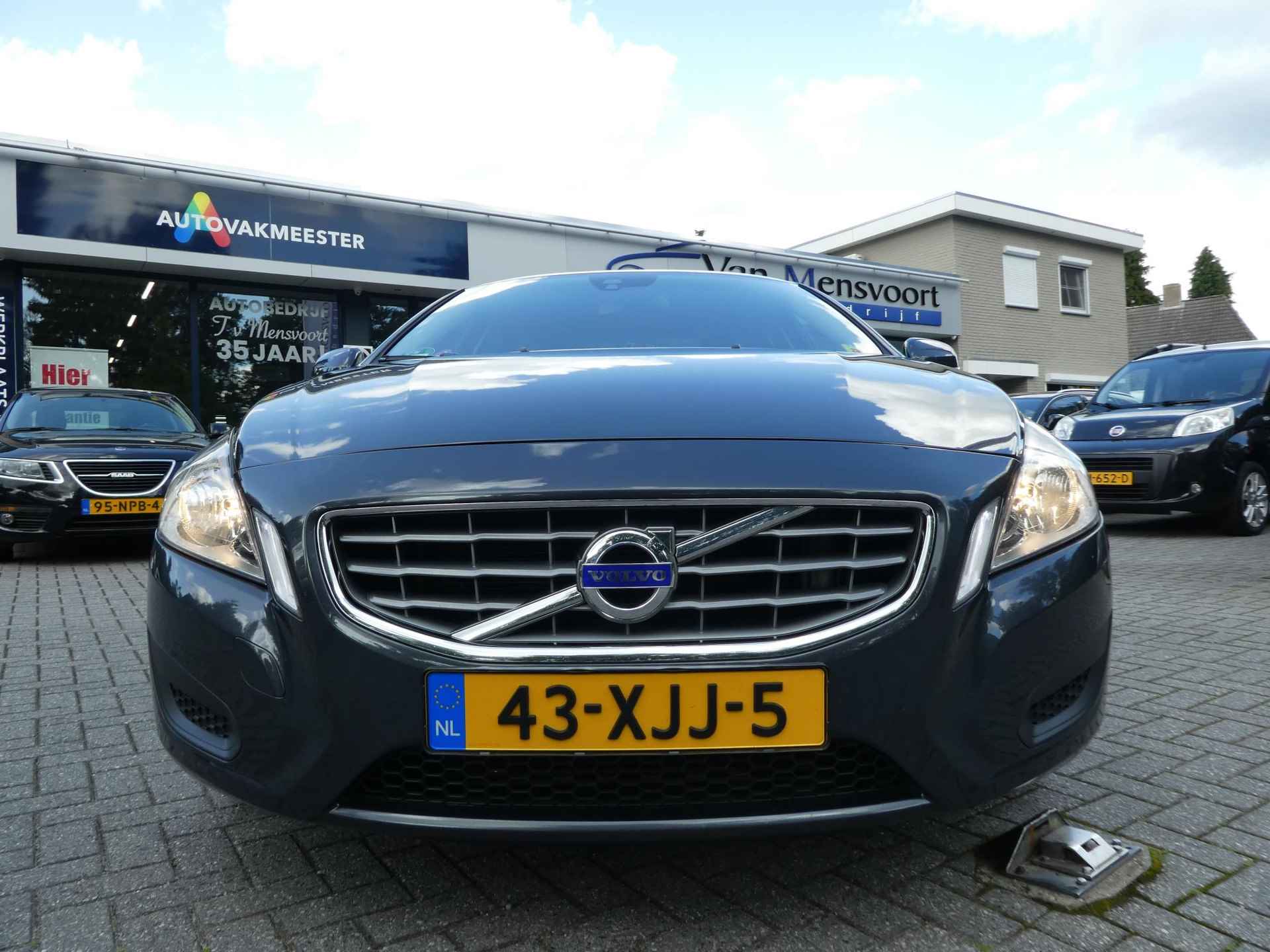 Volvo S60 1.6 T3 150PK Automaat Kinetic Nieuwstaat!!|Leder|Navi|Trekhaak - 6/35