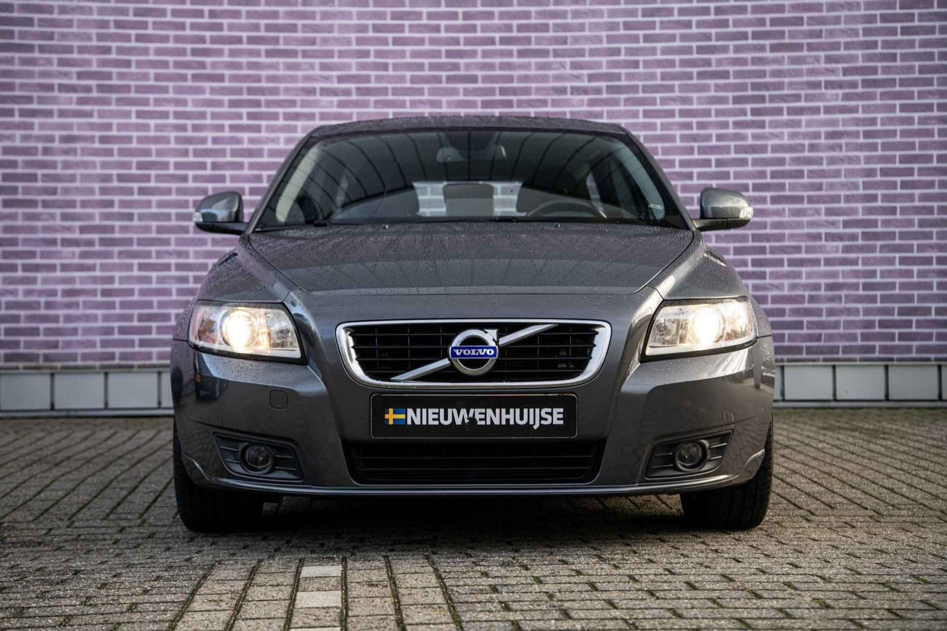 Volvo V50 2.0 Sport | Volvo dealer onderhouden | Navigatie | Parkeersensoren achter | Climate control | Bluetooth | Cruise control | Lichtmetalen velgen | - 9/29