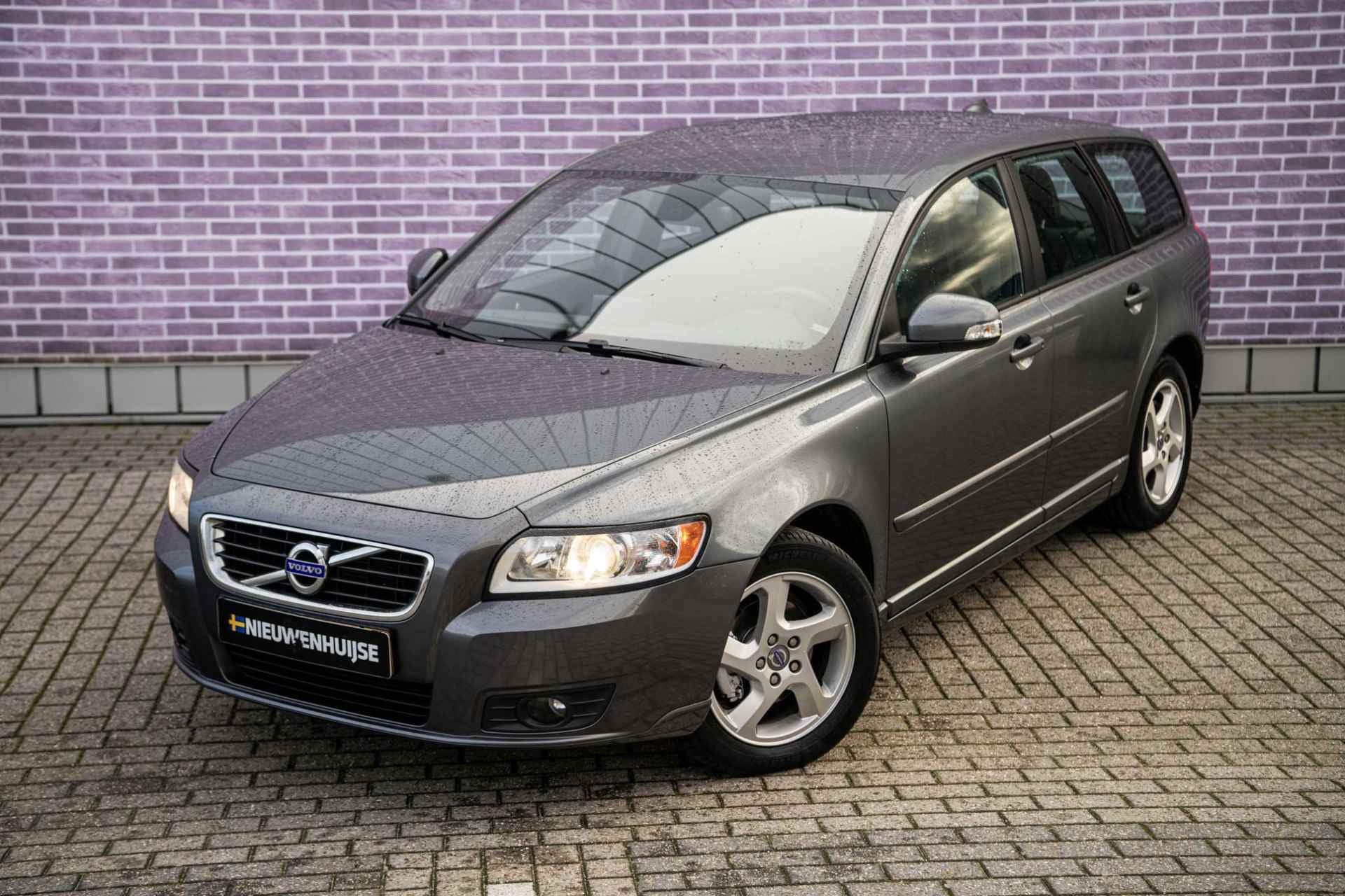 Volvo V50 2.0 Sport | Volvo dealer onderhouden | Navigatie | Parkeersensoren achter | Climate control | Bluetooth | Cruise control | Lichtmetalen velgen | - 15/29