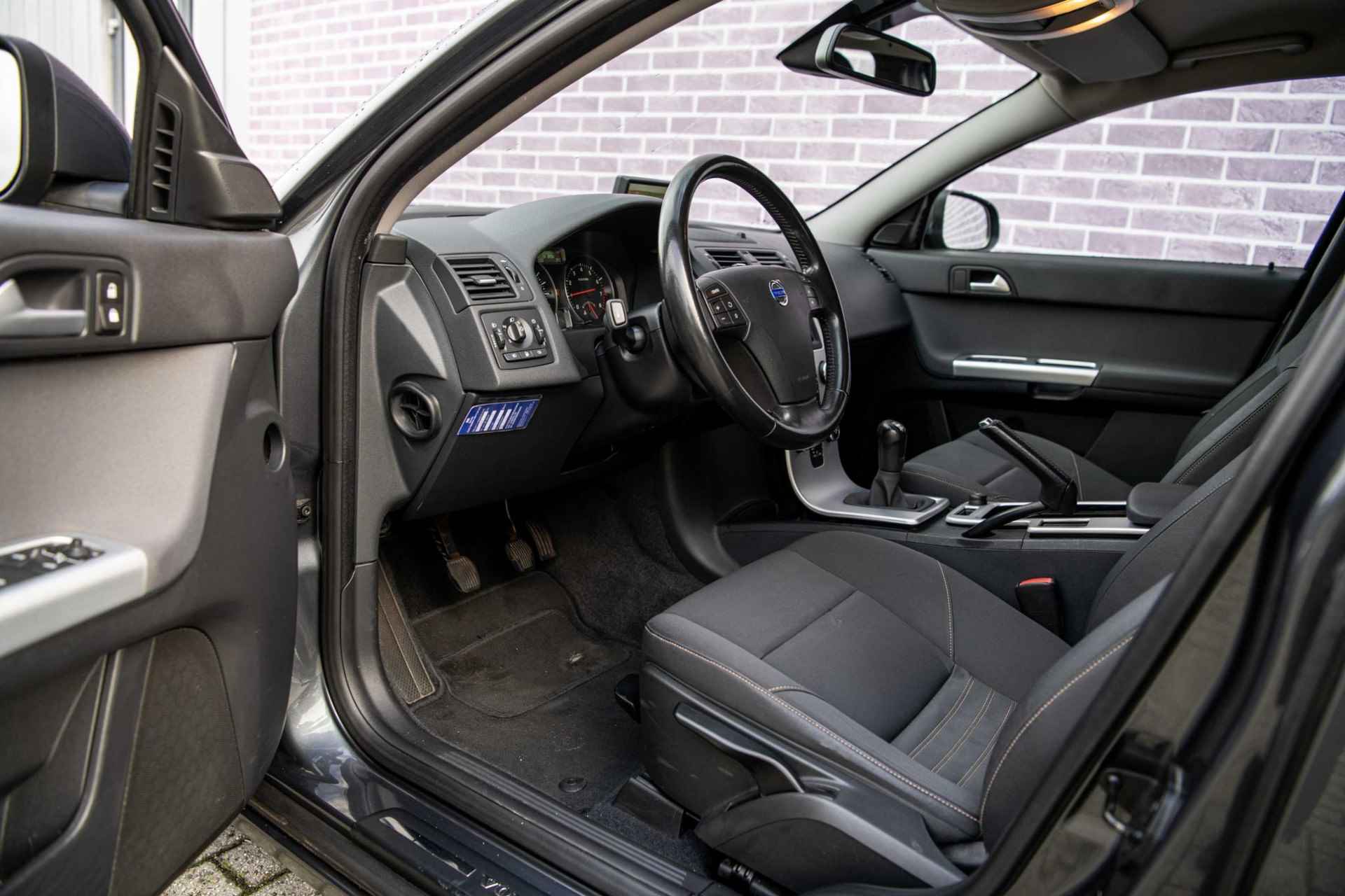 Volvo V50 2.0 Sport | Volvo dealer onderhouden | Navigatie | Parkeersensoren achter | Climate control | Bluetooth | Cruise control | Lichtmetalen velgen | - 17/29