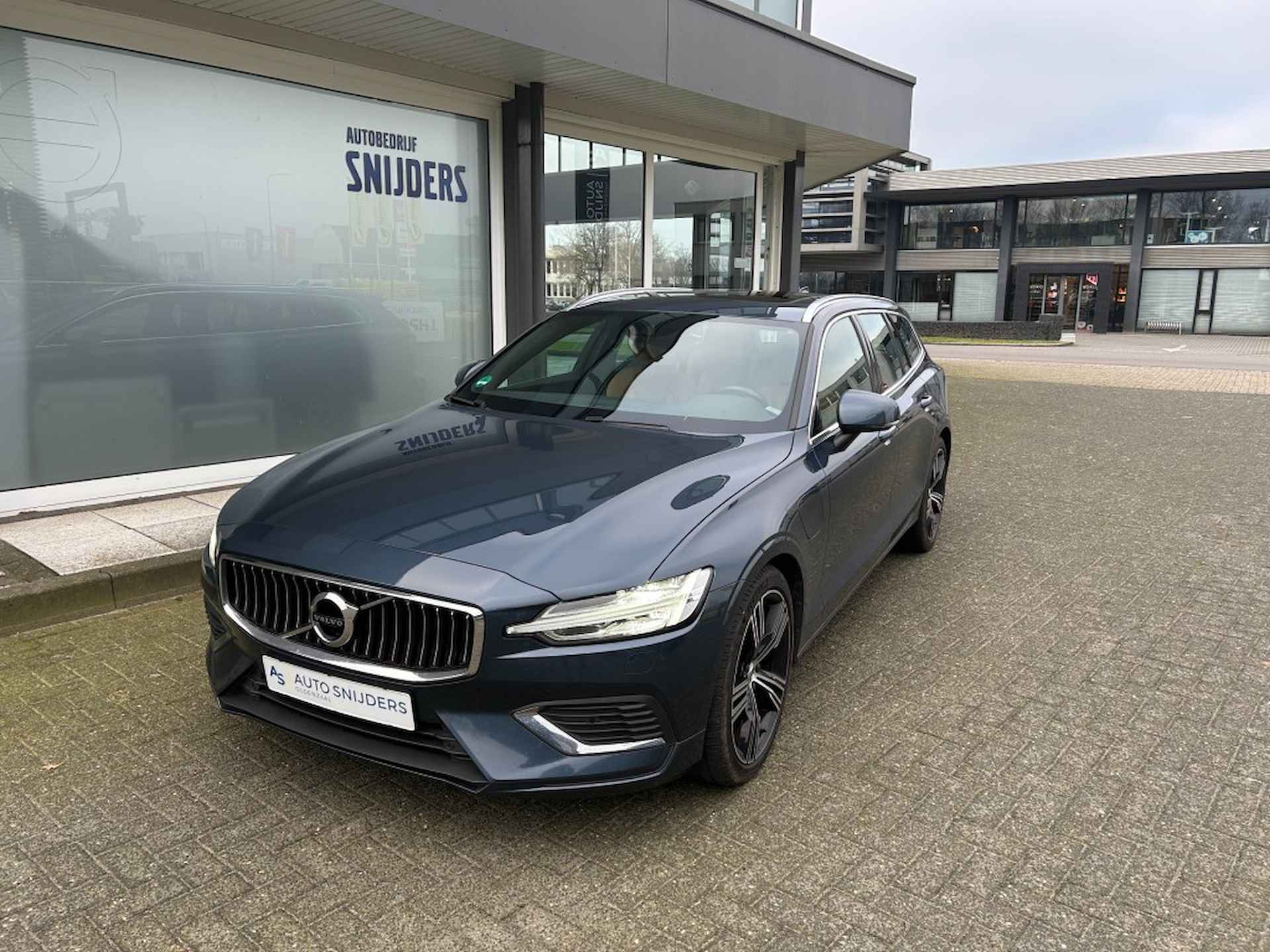 VOLVO V60 2.0 T6 Recharge AWD Inscription - Lounge Full Options - 2/39