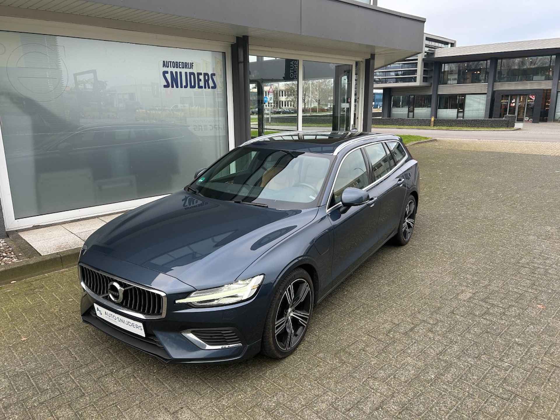 VOLVO V60 2.0 T6 Recharge AWD Inscription - Lounge Full Options - 3/39