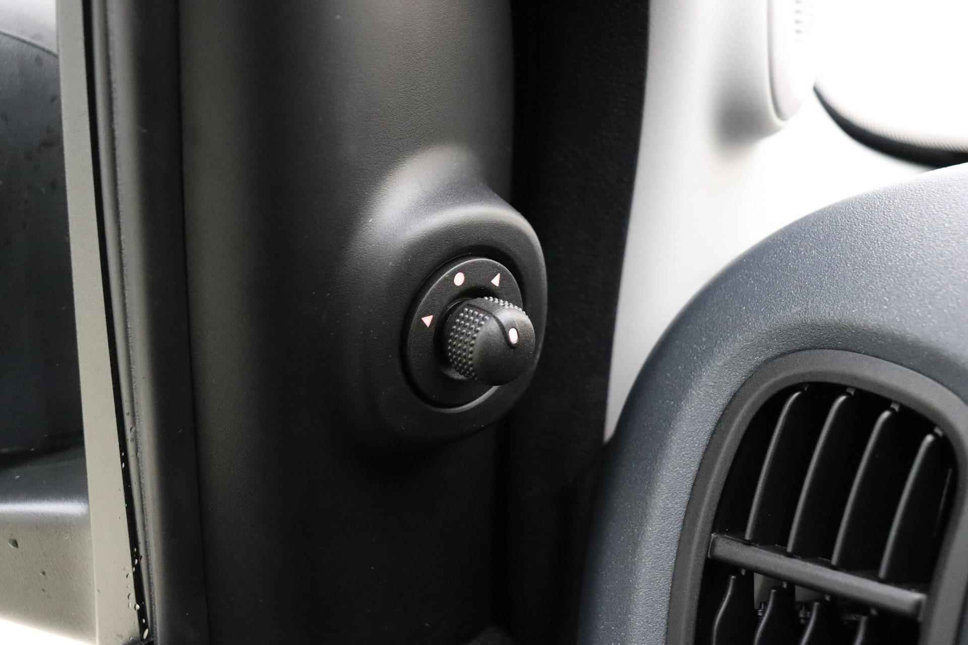 Fiat Panda 1.0 Hybrid | 5-zits | Climate control | Parkeersensoren achter | Snel leverbaar! | - 22/29