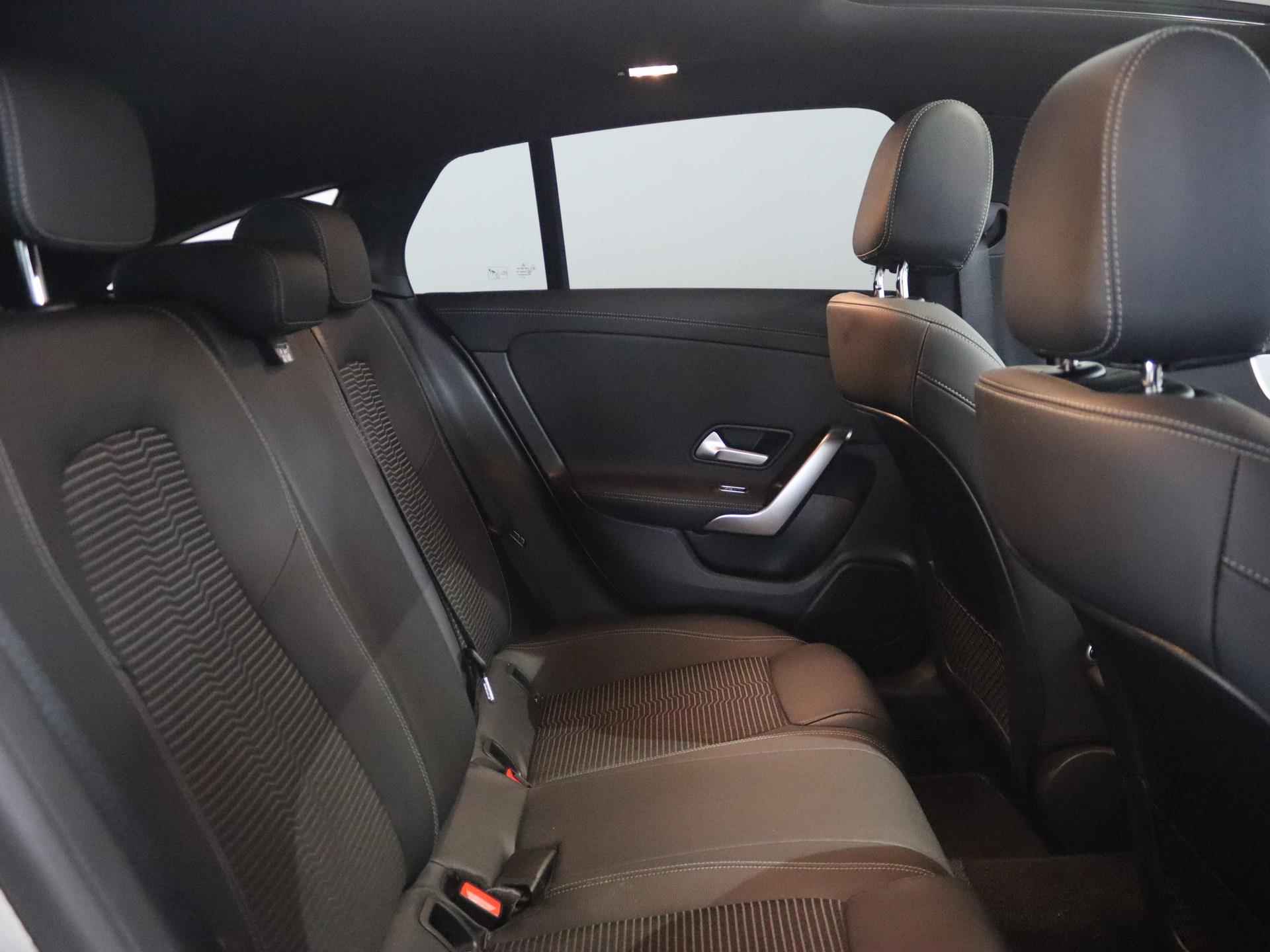 Mercedes-Benz CLA 200 Shooting Brake Luxury Line | Panoramadak | Night pakket | Led verlichting | 18 inch velgen | stoelverwarming | - 11/27