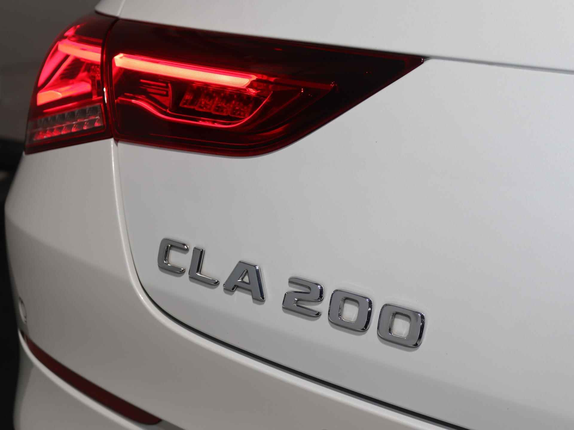 Mercedes-Benz CLA 200 Shooting Brake Luxury Line | Panoramadak | Night pakket | Led verlichting | 18 inch velgen | stoelverwarming | - 13/27