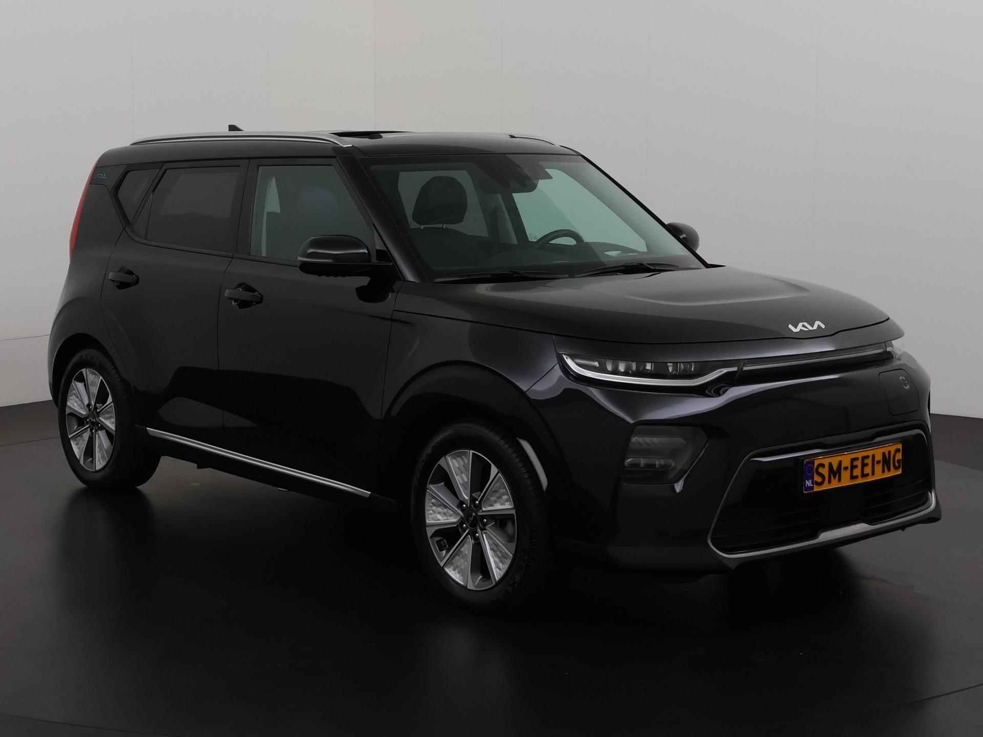 Kia e-Soul 64 kWh | 23945 na subsidie | 3 Fasen | Leder | Schuifdak | Zondag Open! - 30/42