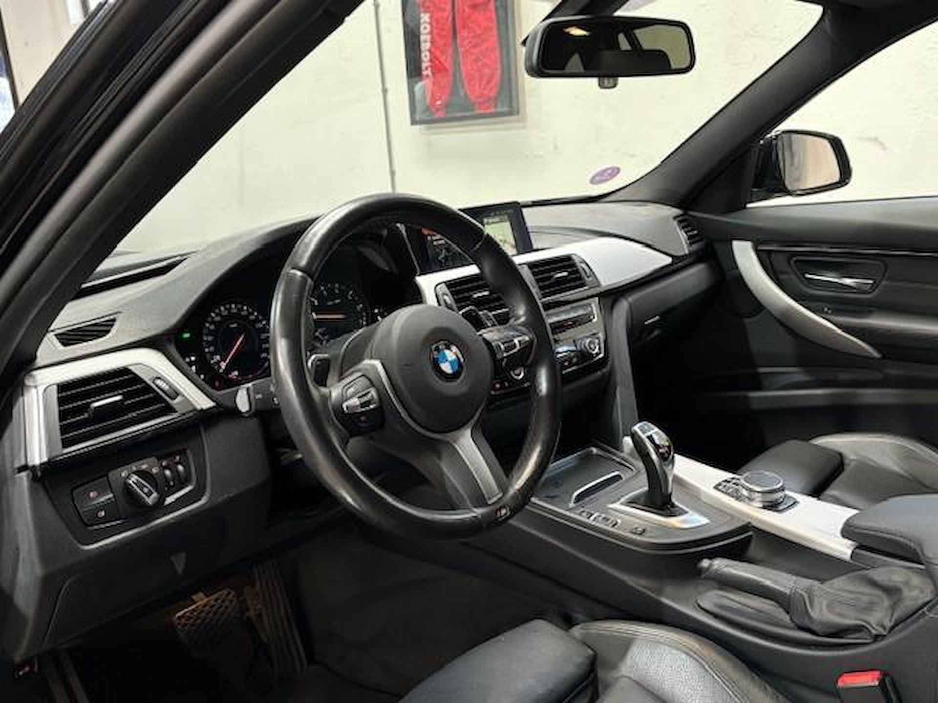 BMW 3-serie Touring 320i Edition M Sport Shadow High Executive | Panoramadak | Carbonzwart | Trekhaak | NL auto | - 6/25