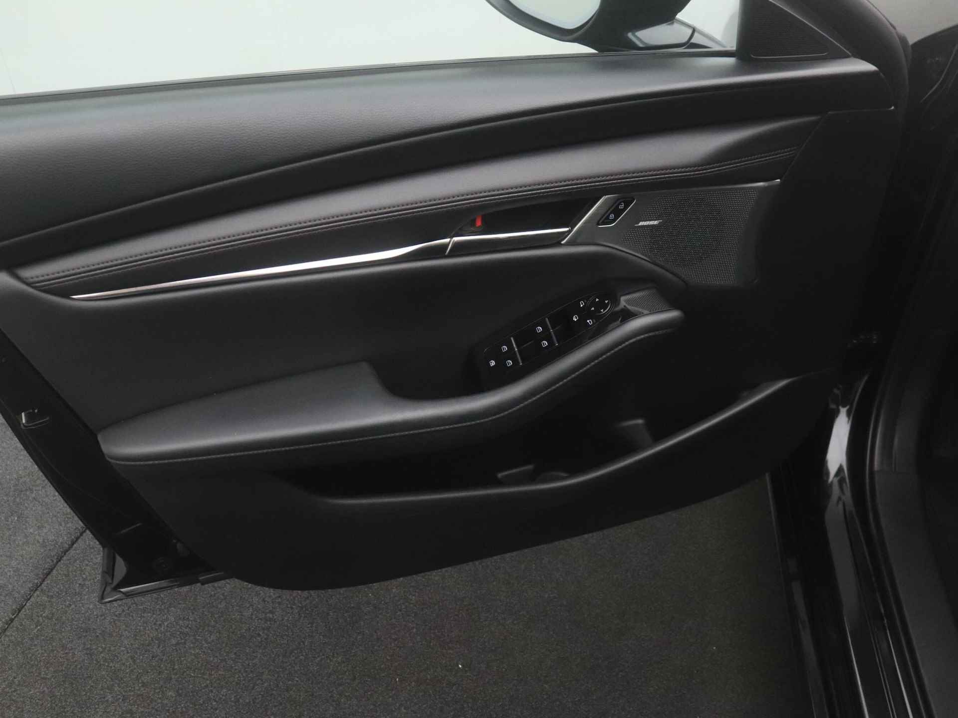 Mazda 3 2.0 SkyActiv-G Comfort met Bose/Leer pakket automaat met afneembare trekhaak en 18 inch lichtmetalen velgen : dealer onderhouden - 13/50