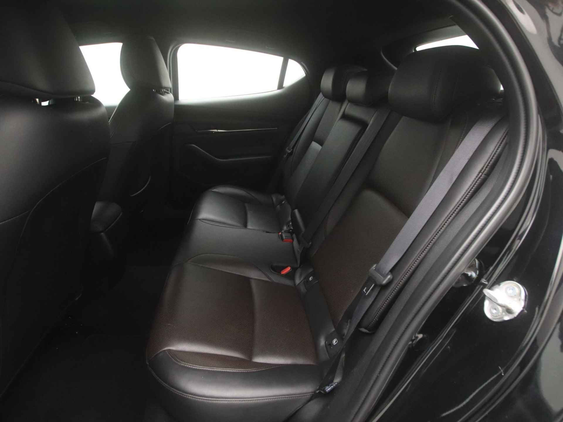Mazda 3 2.0 SkyActiv-G Comfort met Bose/Leer pakket automaat met afneembare trekhaak en 18 inch lichtmetalen velgen : dealer onderhouden - 16/50