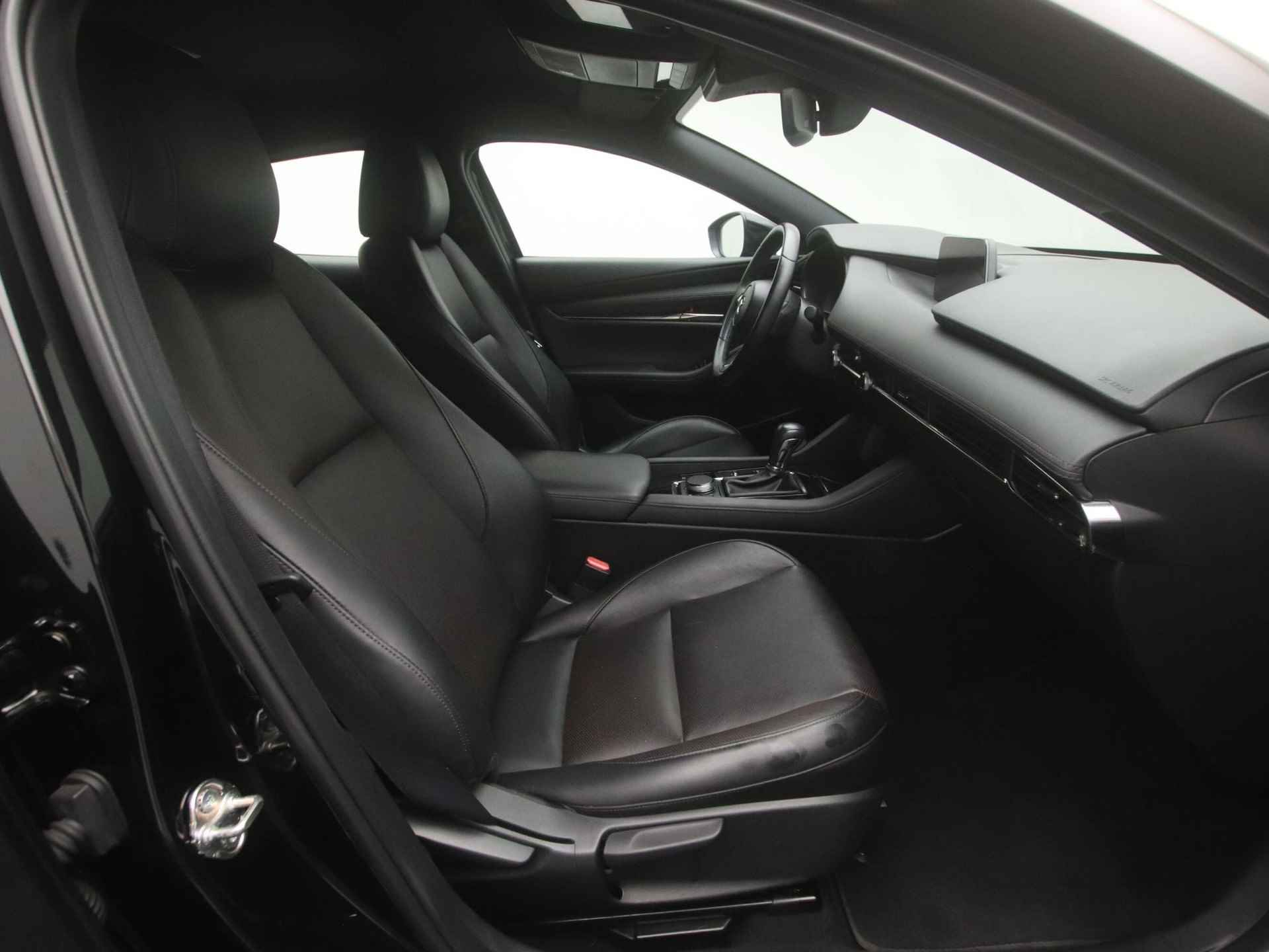 Mazda 3 2.0 SkyActiv-G Comfort met Bose/Leer pakket automaat met afneembare trekhaak en 18 inch lichtmetalen velgen : dealer onderhouden - 22/50