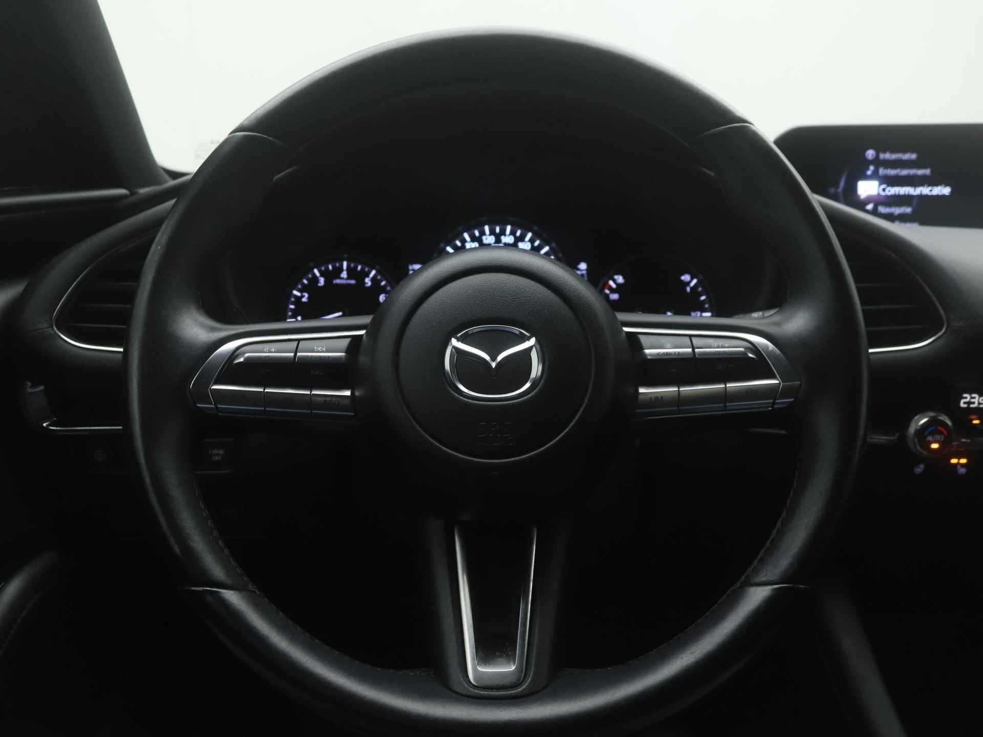 Mazda 3 2.0 SkyActiv-G Comfort met Bose/Leer pakket automaat met afneembare trekhaak en 18 inch lichtmetalen velgen : dealer onderhouden - 25/50